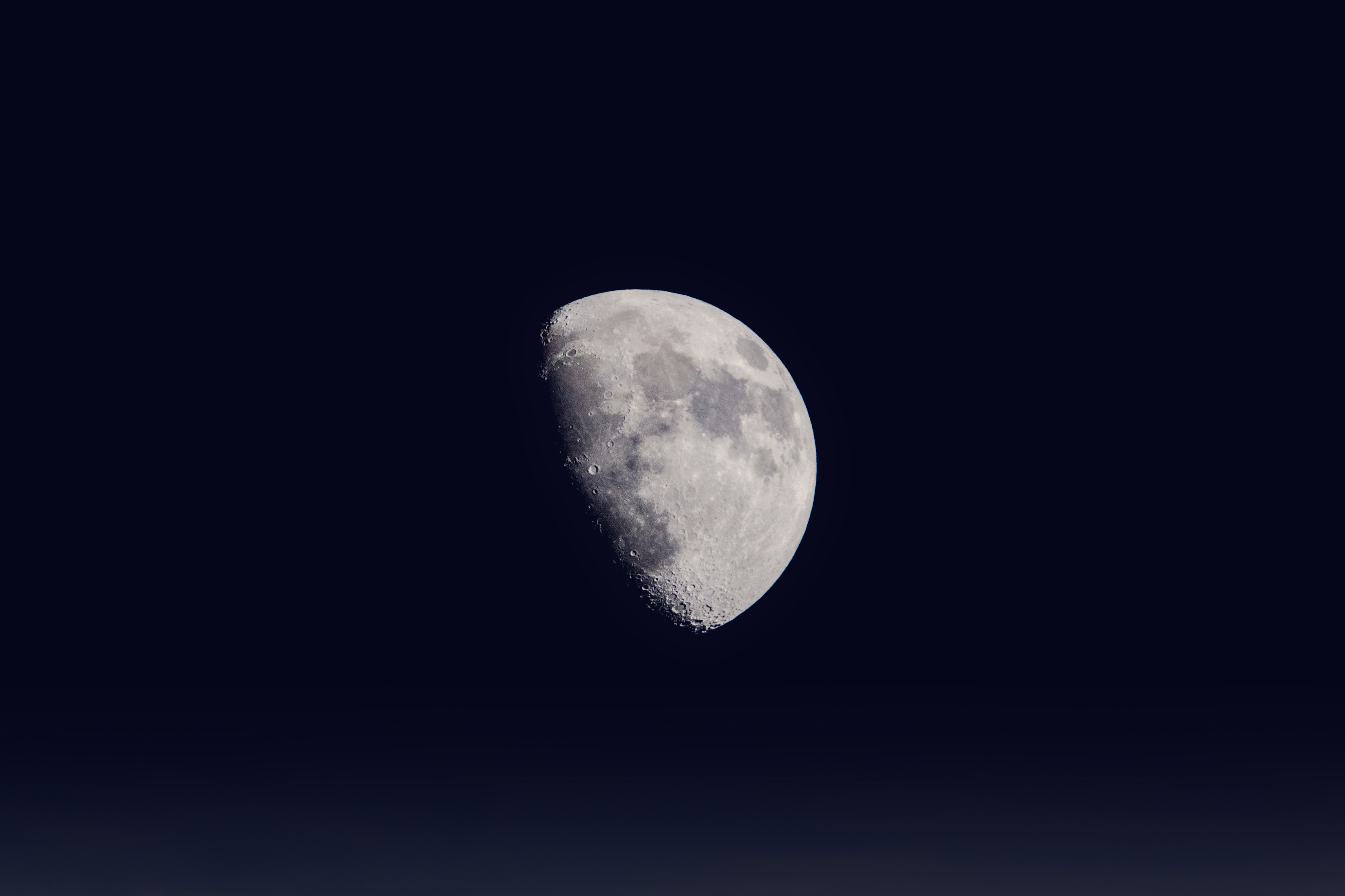Скачать картинку Полнолуние, Темный, Луна, Космос в телефон бесплатно.