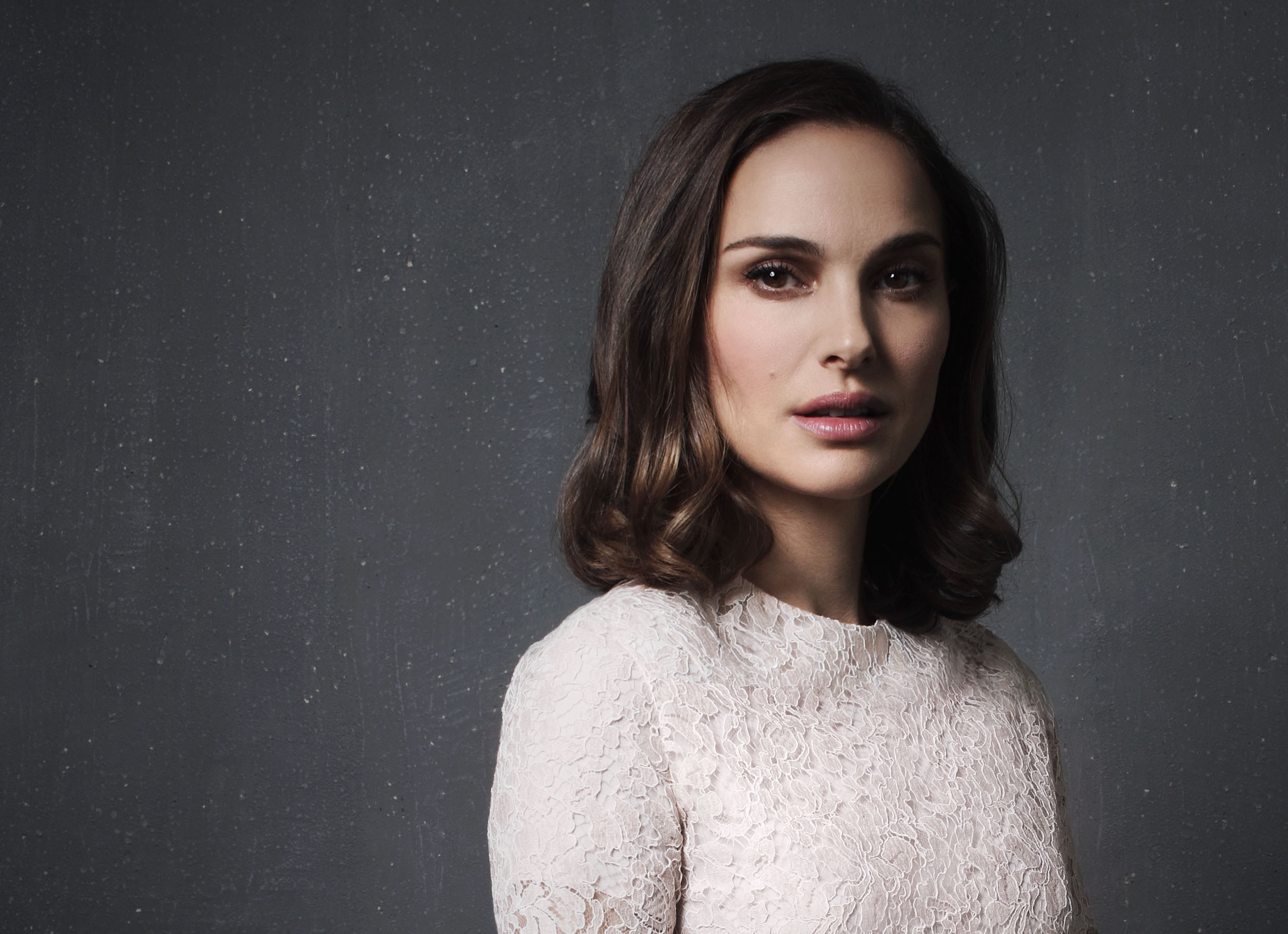 Download mobile wallpaper Natalie Portman, Brunette, American, Celebrity, Brown Eyes, Actress for free.