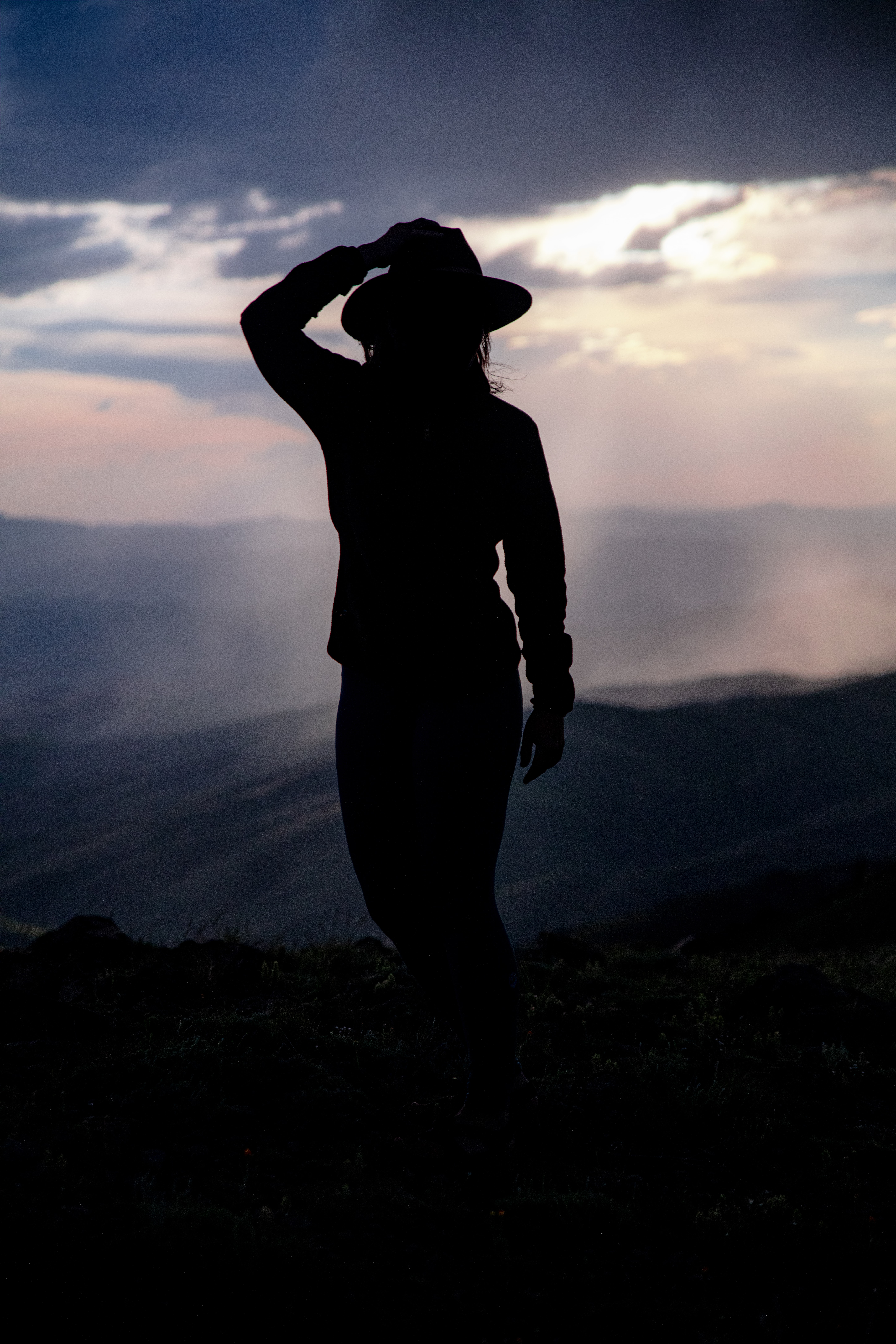 Download mobile wallpaper Mountains, Hat, Silhouette, Dark for free.