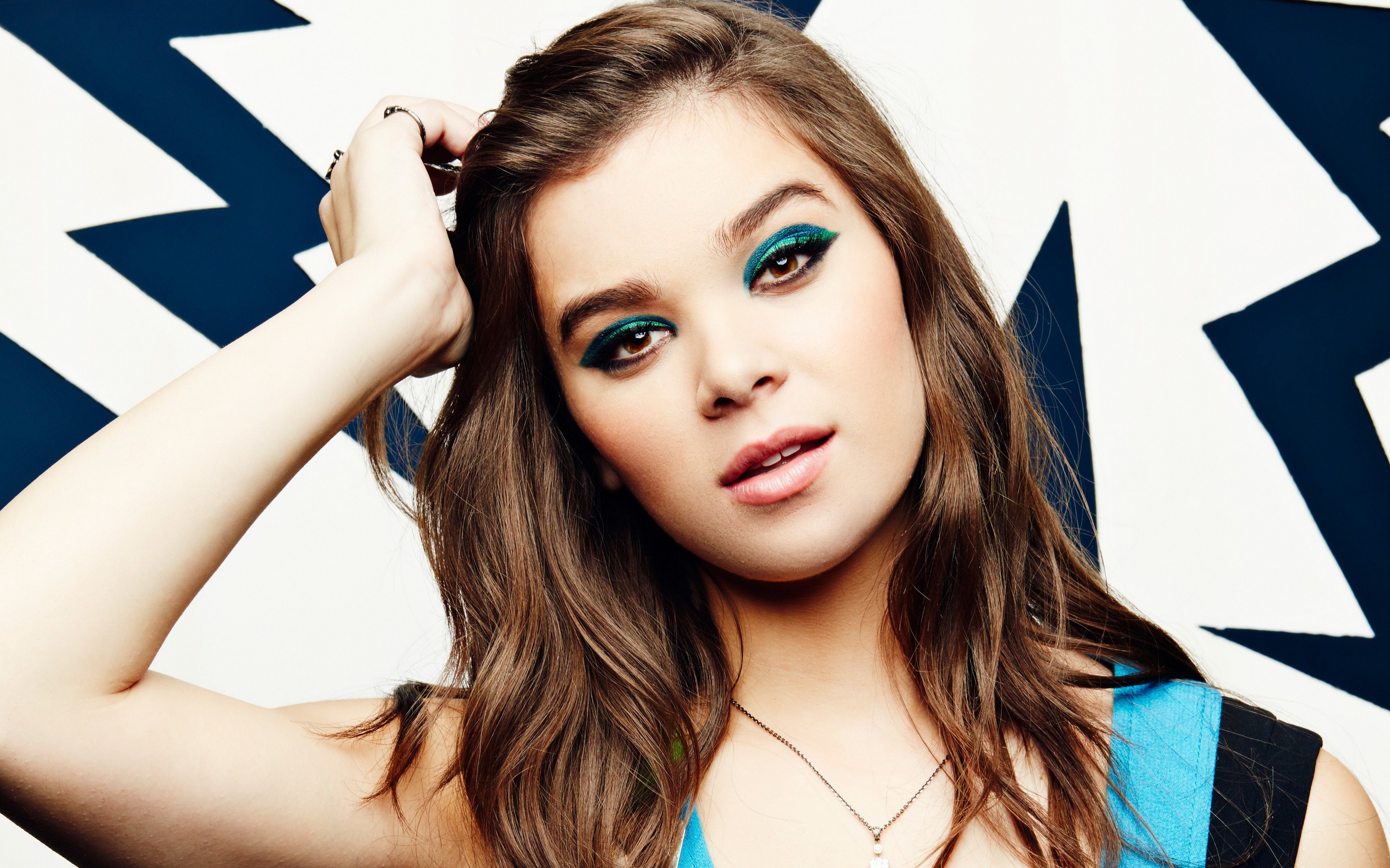Download mobile wallpaper Face, Brunette, American, Celebrity, Brown Eyes, Actress, Hailee Steinfeld for free.
