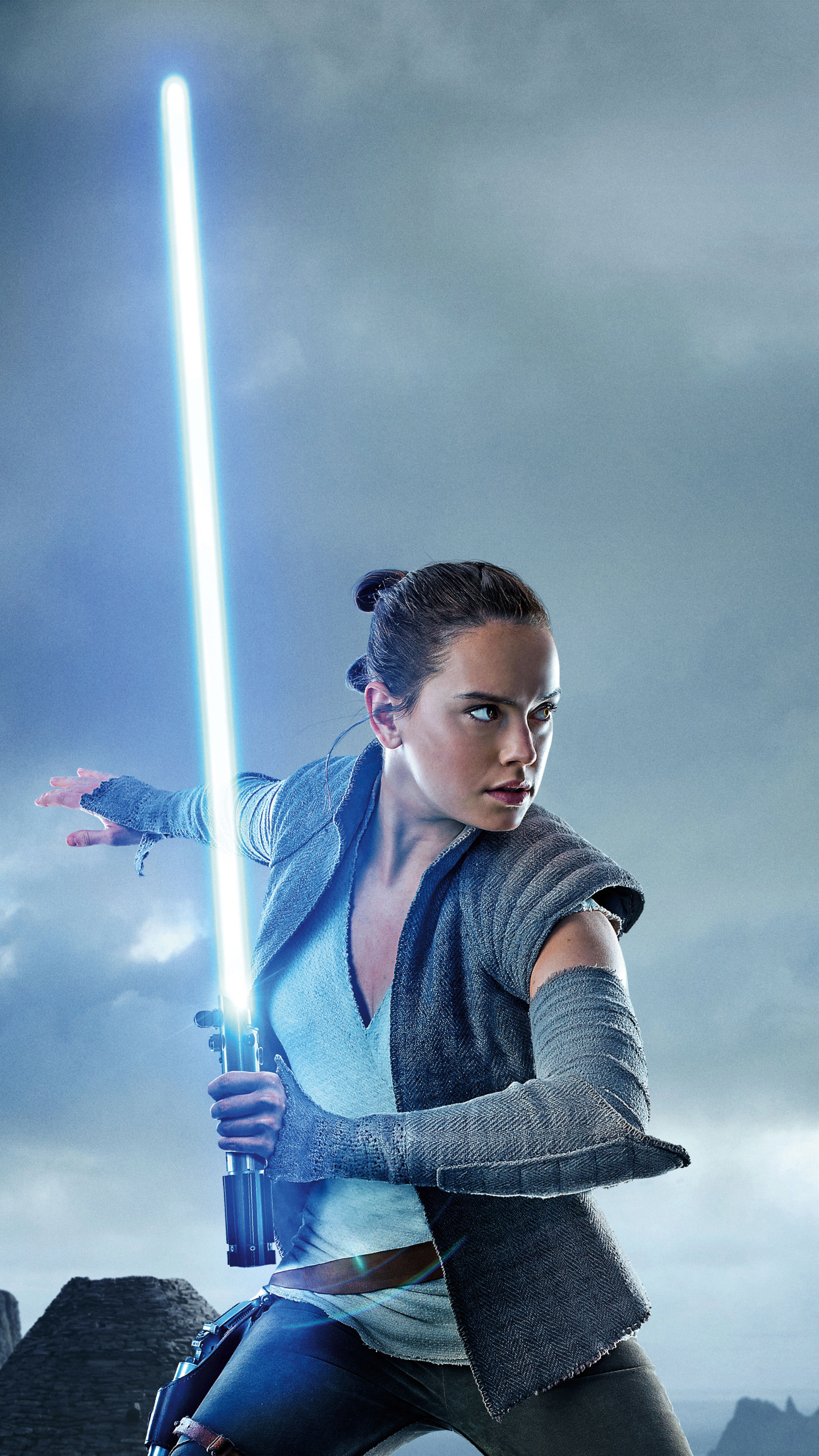 Download mobile wallpaper Star Wars, Lightsaber, Movie, Daisy Ridley, Rey (Star Wars), Star Wars: The Last Jedi for free.