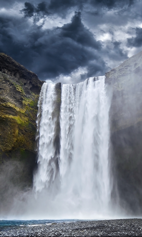 Handy-Wallpaper Wasserfälle, Wasserfall, Wolke, Island, Skogafoss, Erde/natur, Skógafoss Wasserfall kostenlos herunterladen.