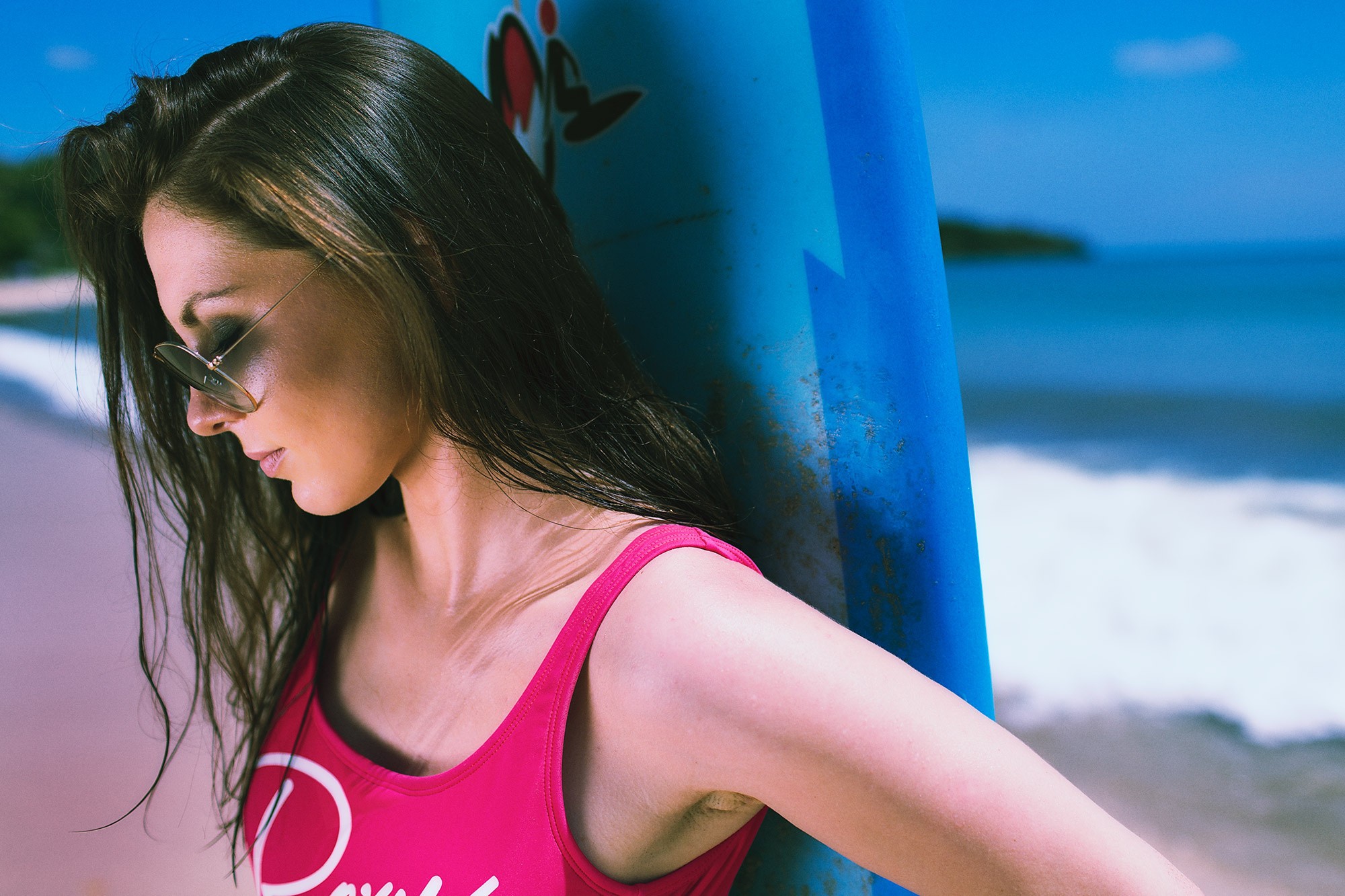 Download mobile wallpaper Beach, Mood, Brunette, Sunglasses, Model, Women for free.