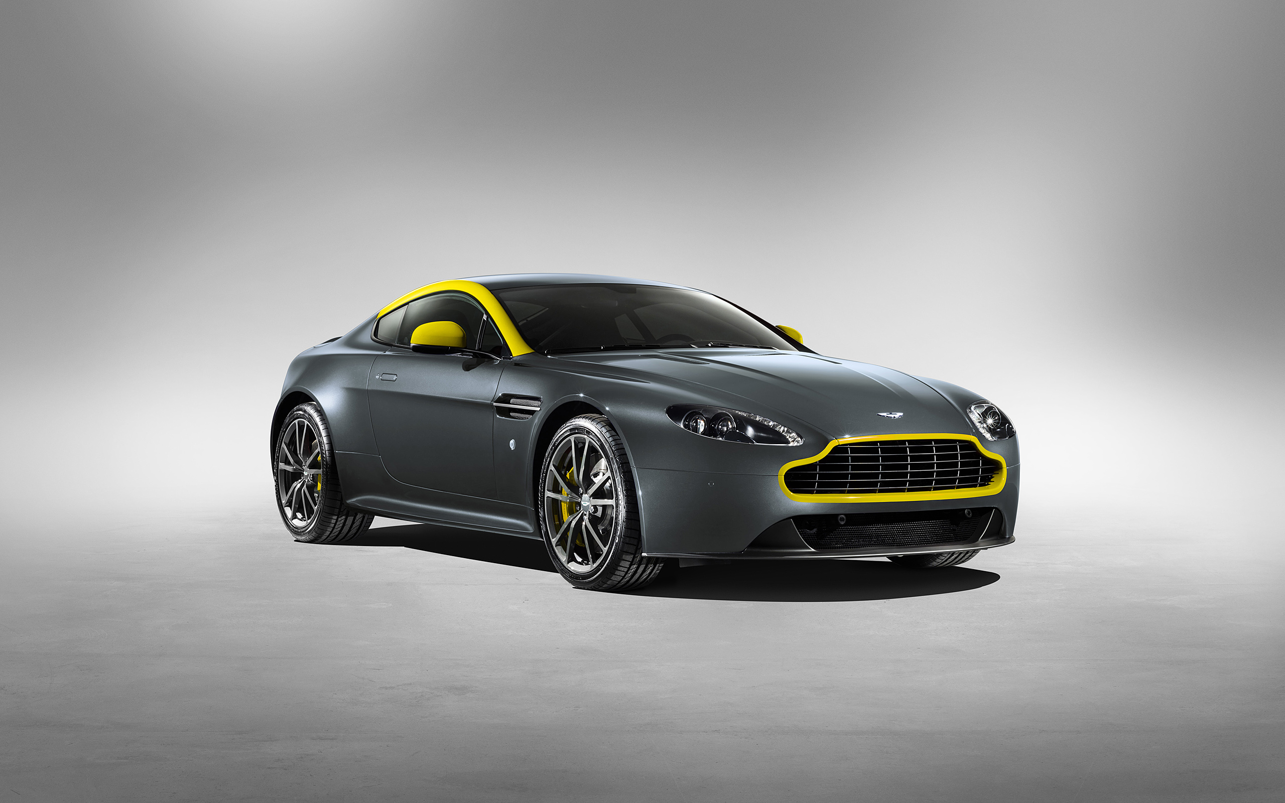 Завантажити шпалери Aston Martin V8 Vantage N430 на телефон безкоштовно