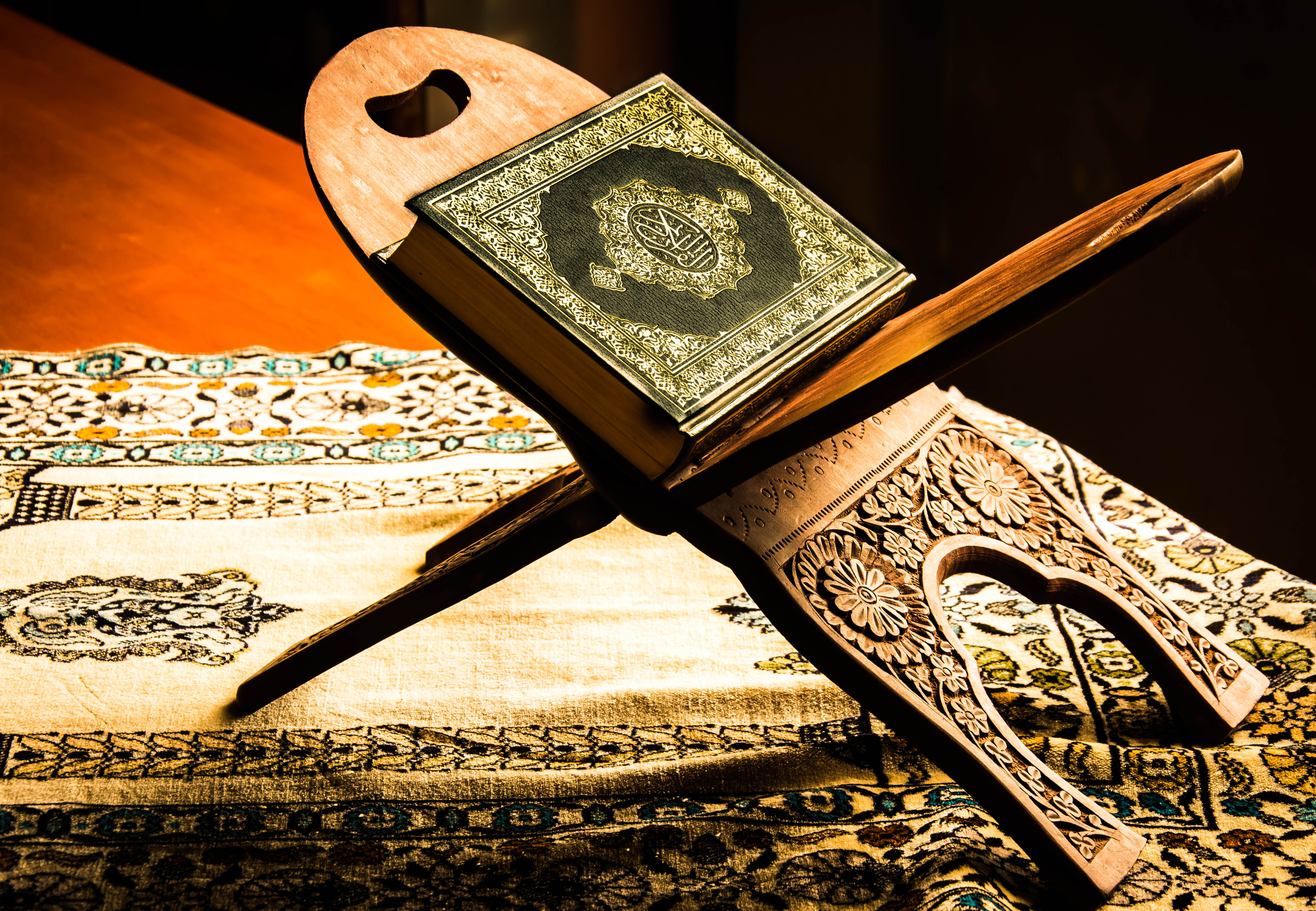 Скачать обои Священная Книга Куране Керим на телефон бесплатно