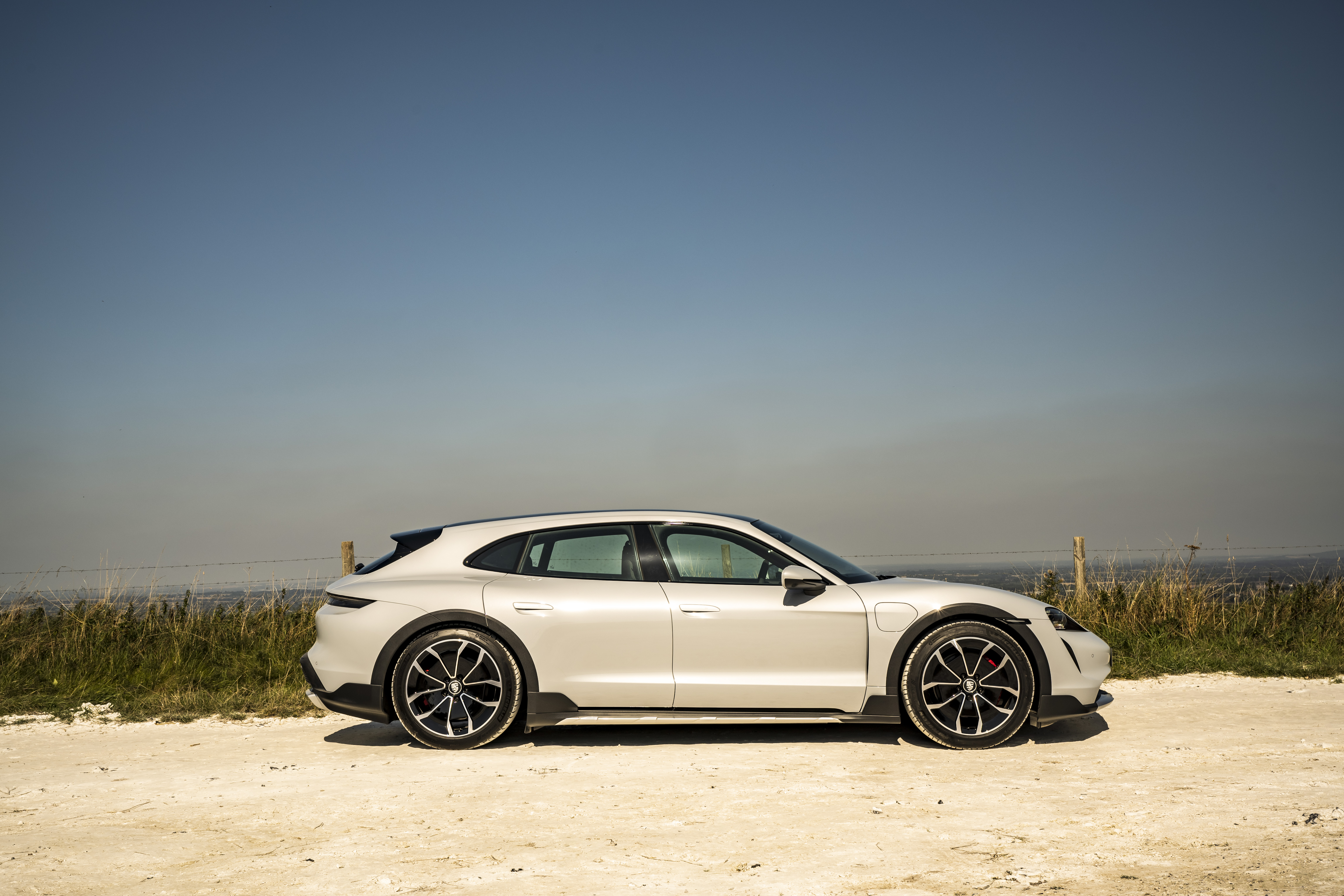 Download mobile wallpaper Porsche, Vehicles, White Car, Porsche Taycan 4S for free.