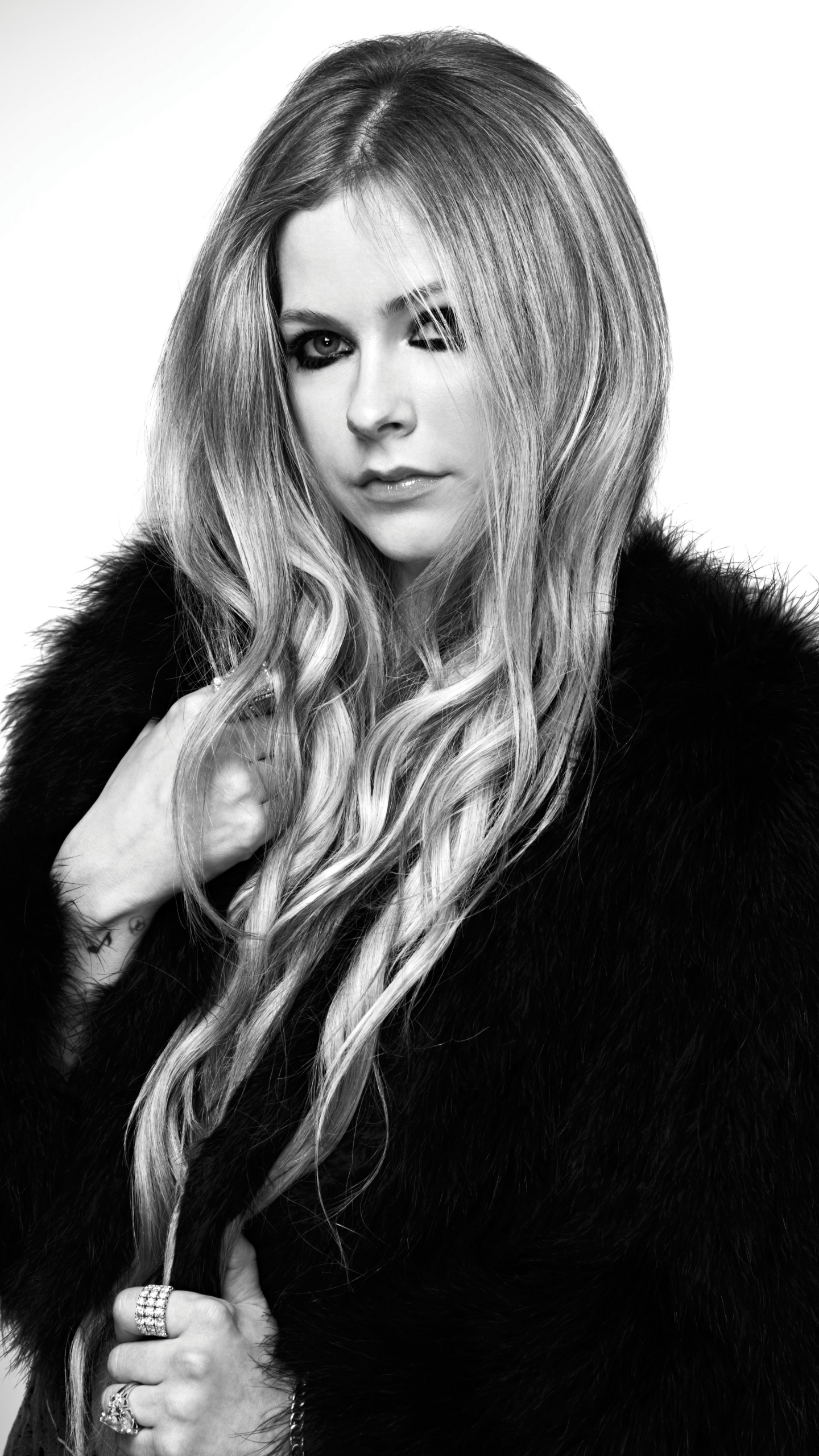 Download mobile wallpaper Music, Avril Lavigne, Monochrome, Singer, Canadian, Long Hair for free.