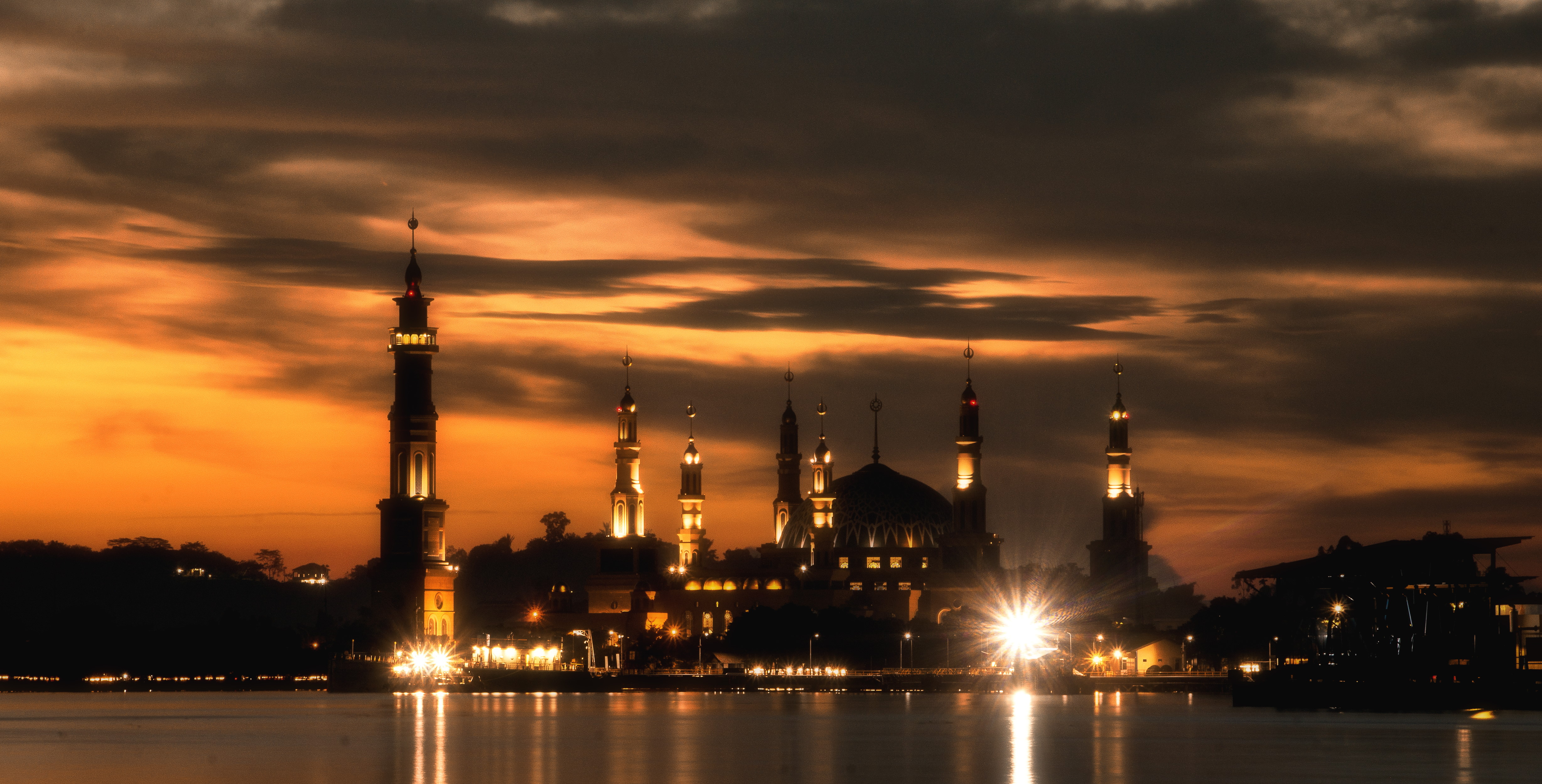 682610 Hintergrundbild herunterladen islam, religiös, samarinda islamisches zentrum, borneo, provinz ost kalimantan, indonesien, nacht, samarindra - Bildschirmschoner und Bilder kostenlos