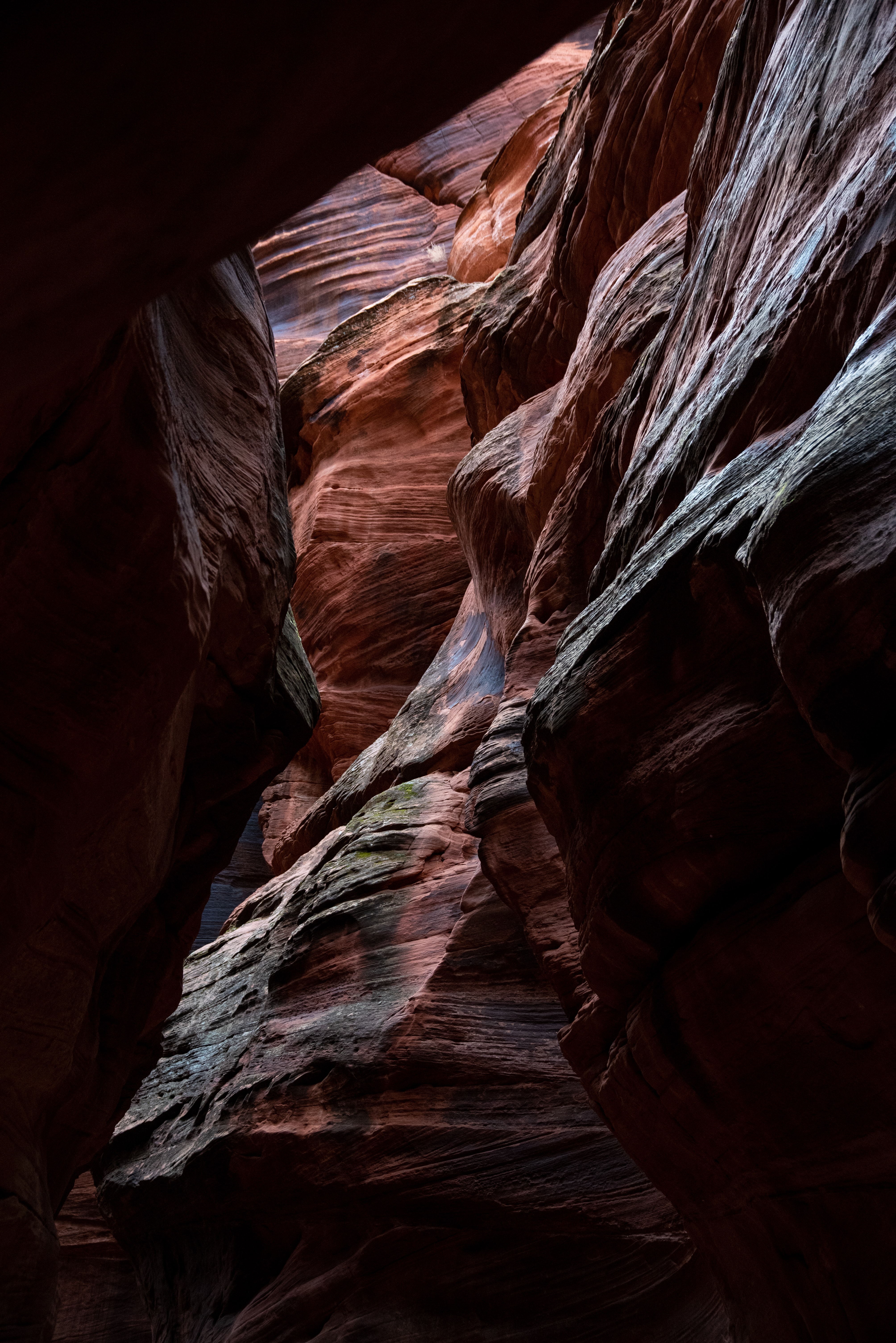 Скачать картинку Пещера, Каньон, Песчаный, Скалы, Природа в телефон бесплатно.