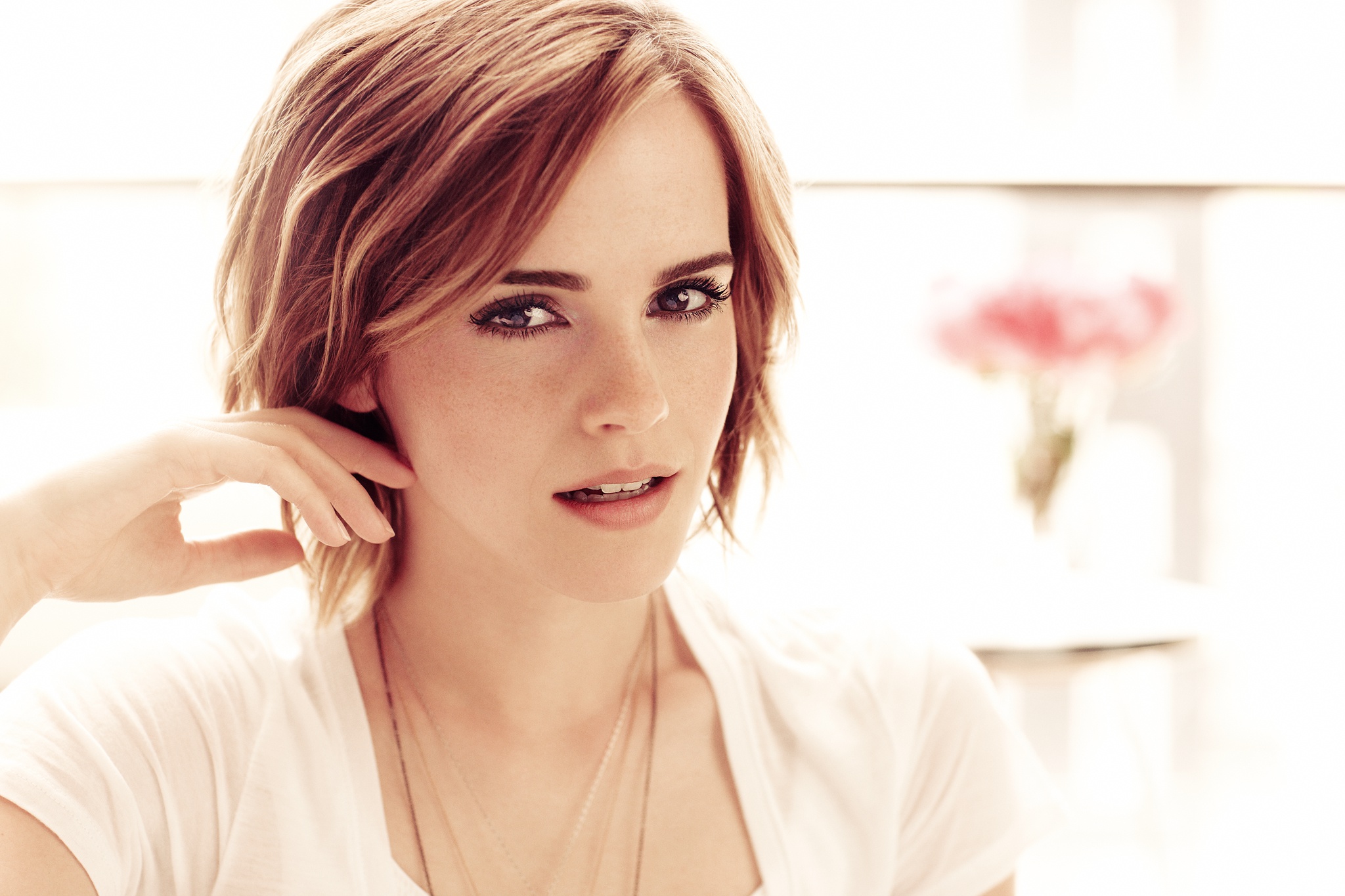 Download mobile wallpaper Emma Watson, English, Face, Brunette, Celebrity, Brown Eyes, Short Hair, Actress for free.