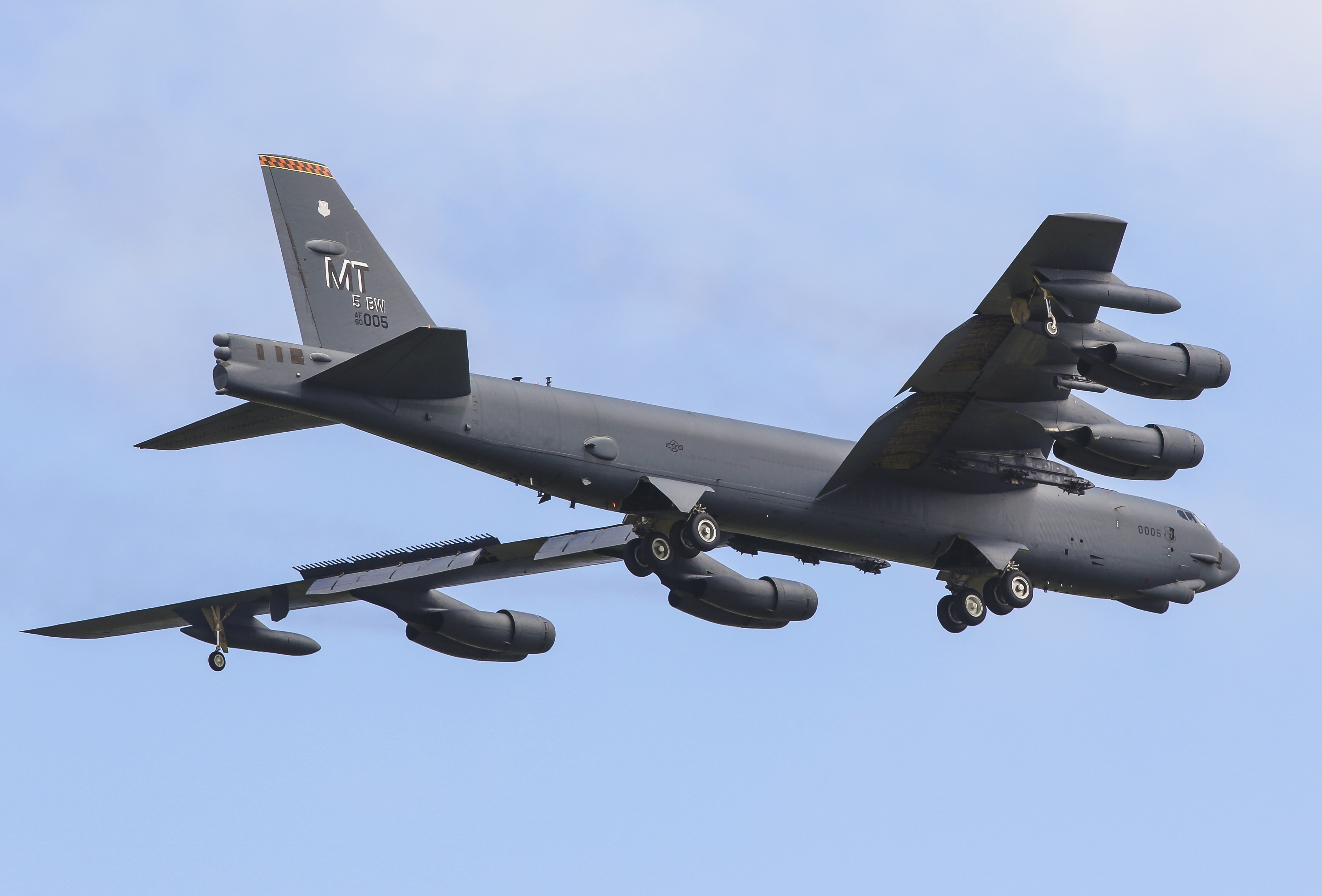 401135 скачать картинку военные, боинг b 52 стратофортресс, воздушные силы, самолёты, аэроплан, бомбардировщик, боевой самолет, бомбардировщики - обои и заставки бесплатно