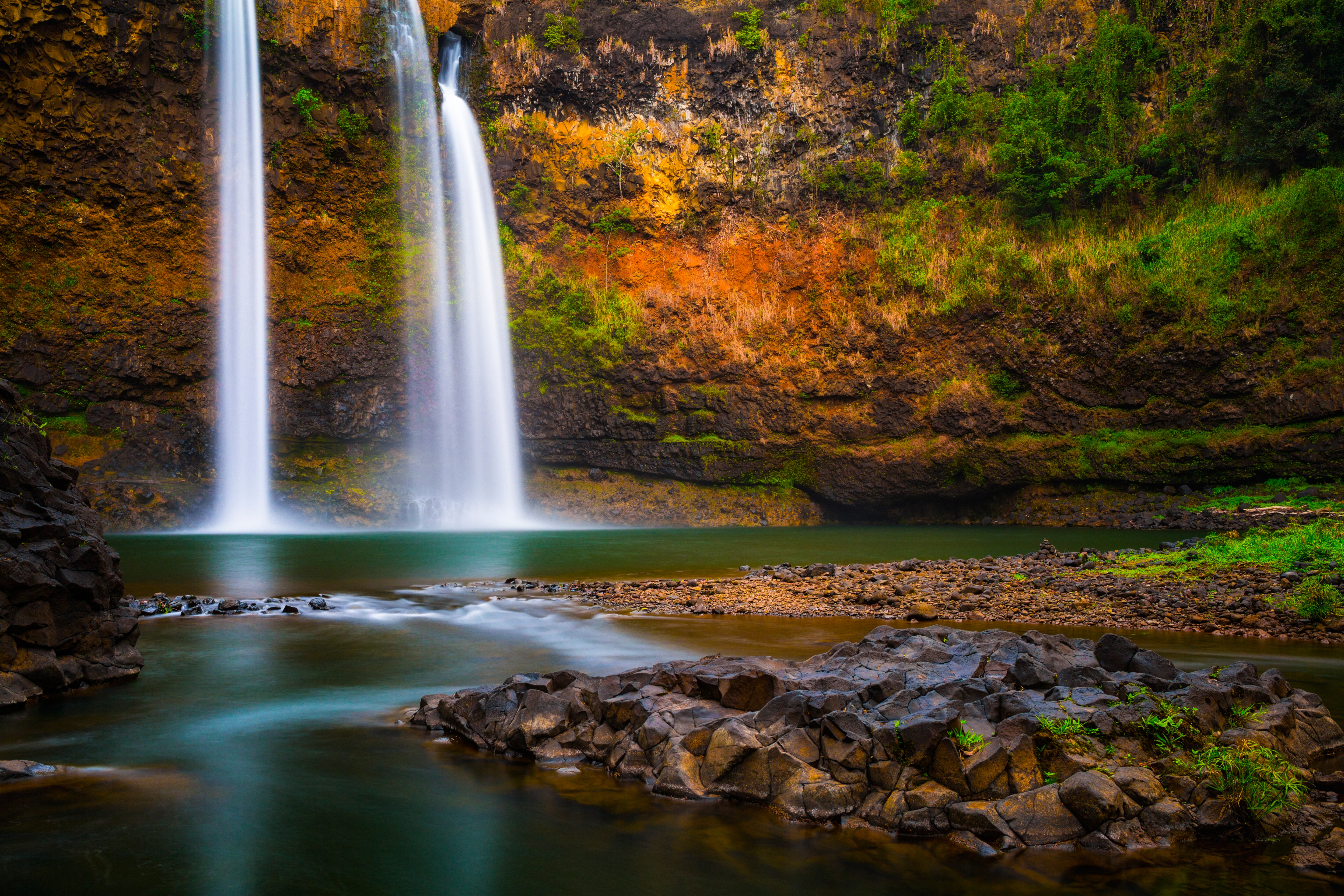 Download mobile wallpaper Waterfalls, Waterfall, Earth, Cliff, Hawaii for free.