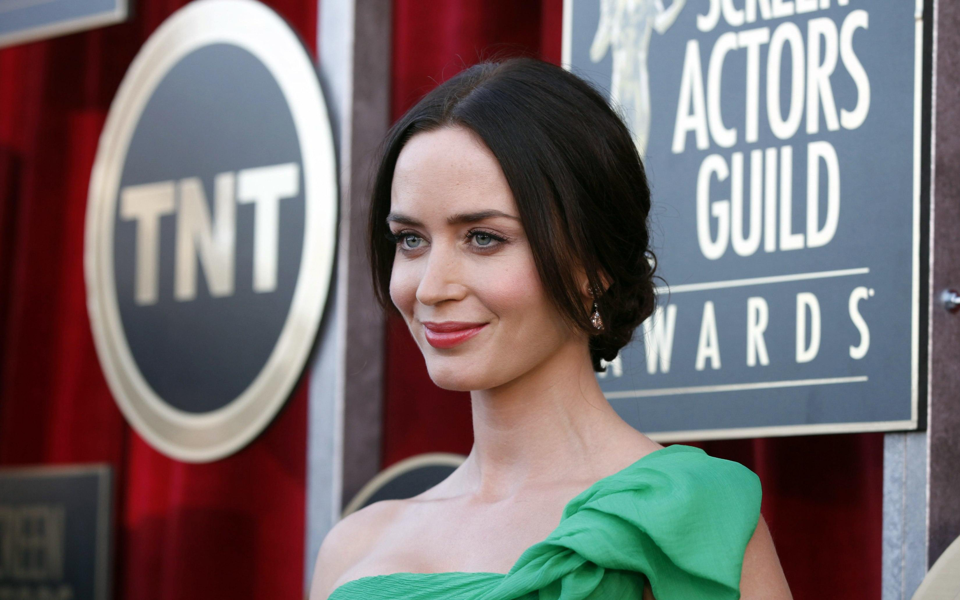 Free download wallpaper English, Celebrity, Actress, Emily Blunt on your PC desktop