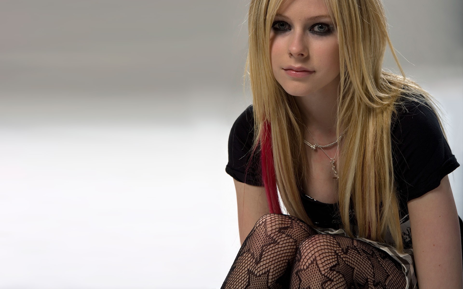 Descarga gratuita de fondo de pantalla para móvil de Avril Lavigne, Música.