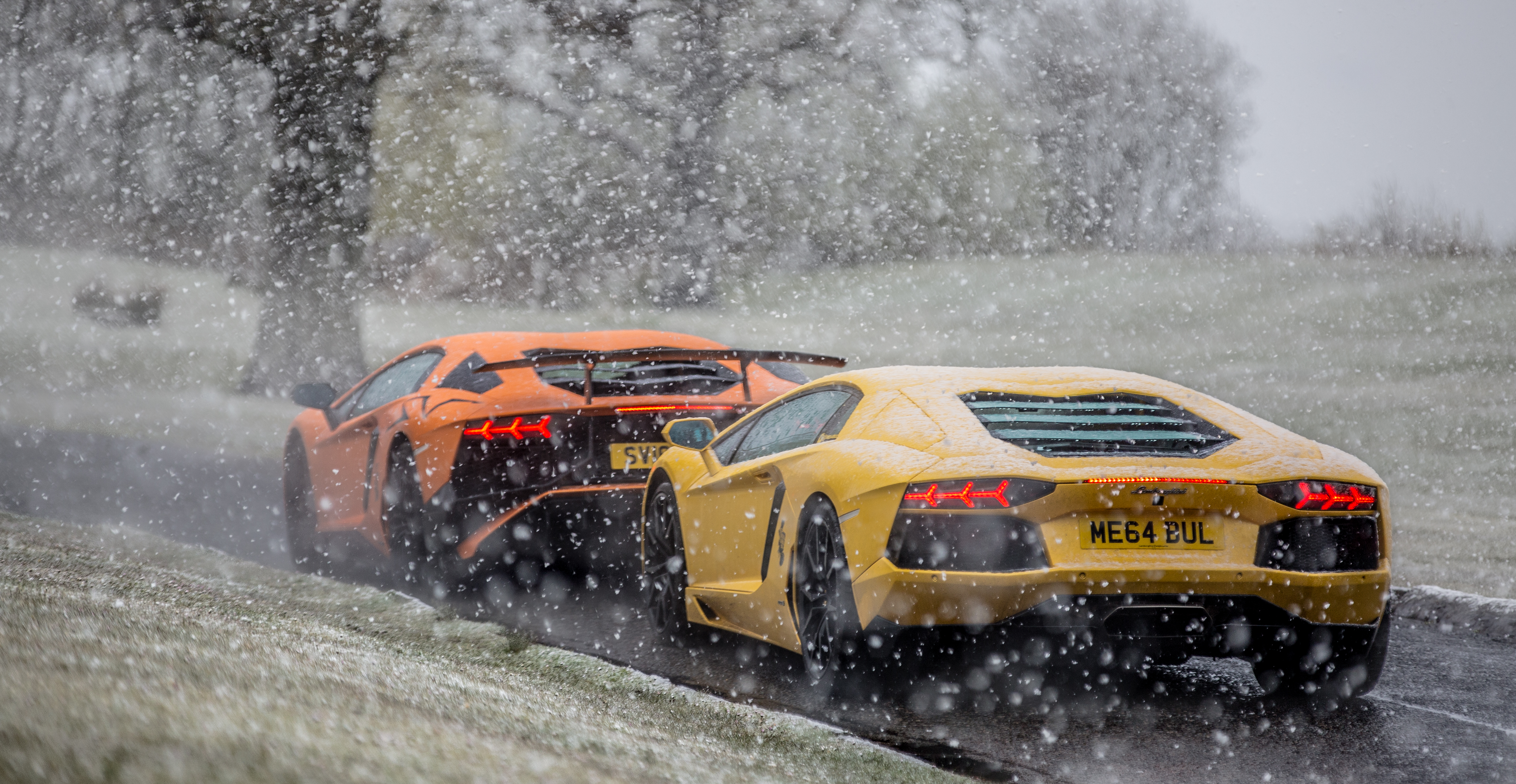 Download mobile wallpaper Lamborghini, Snow, Lamborghini Aventador, Vehicles for free.