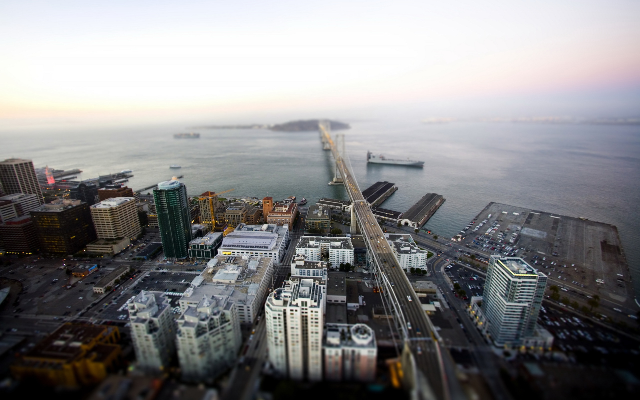 Скачать обои бесплатно Города, Сан Франциско, Сделано Человеком, Мост Между Сан Франциско И Оклендом, Шифт Объектив картинка на рабочий стол ПК