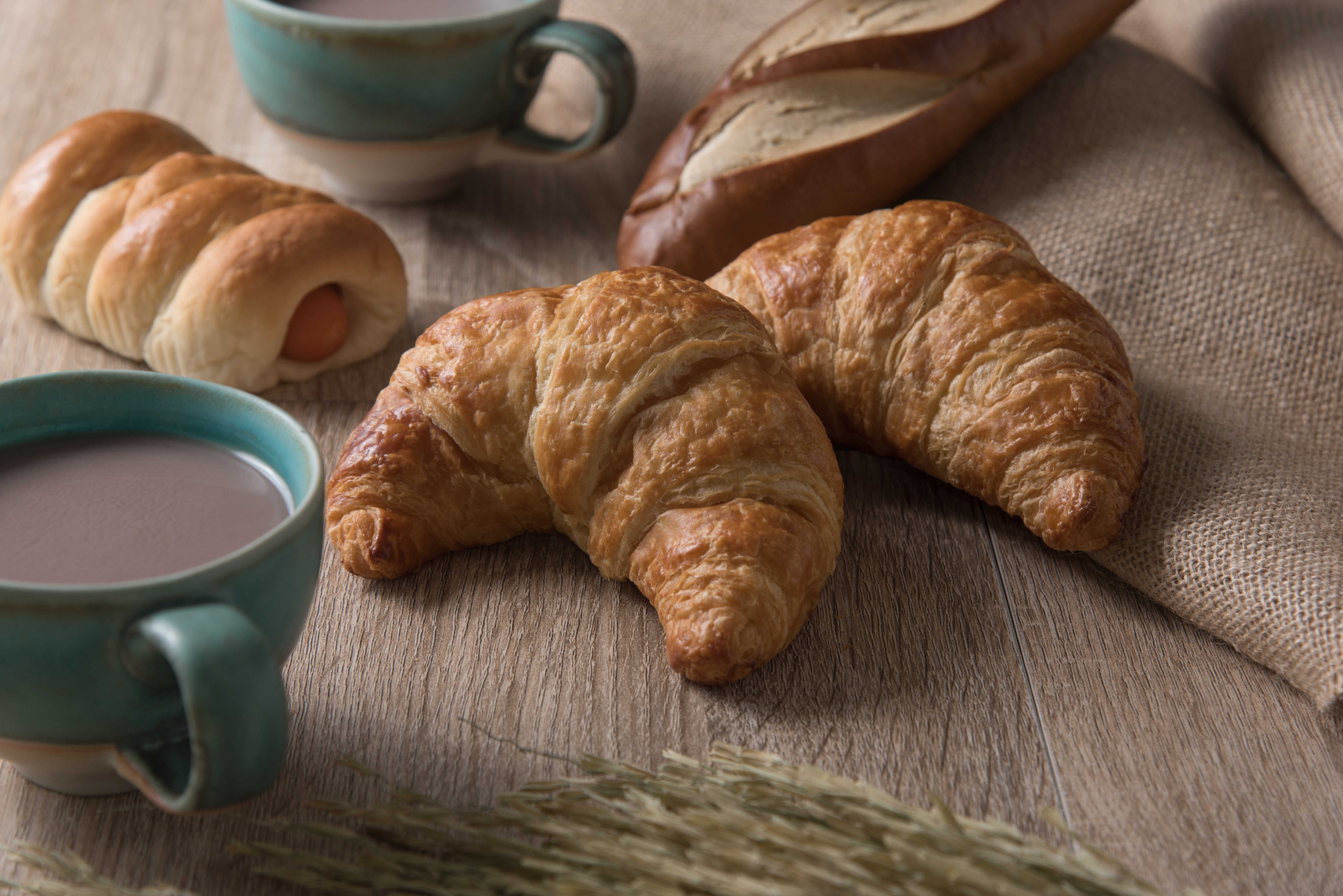 Download mobile wallpaper Food, Breakfast, Croissant for free.