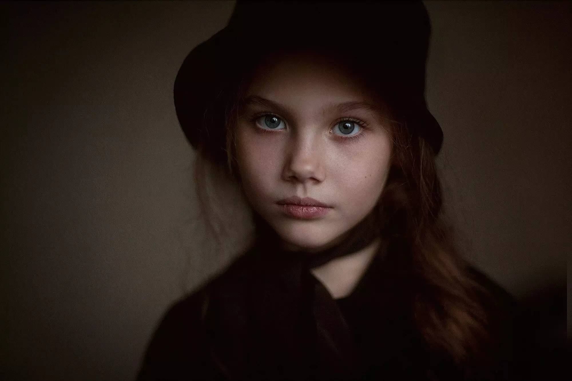 Free download wallpaper Child, Hat, Photography, Blue Eyes on your PC desktop