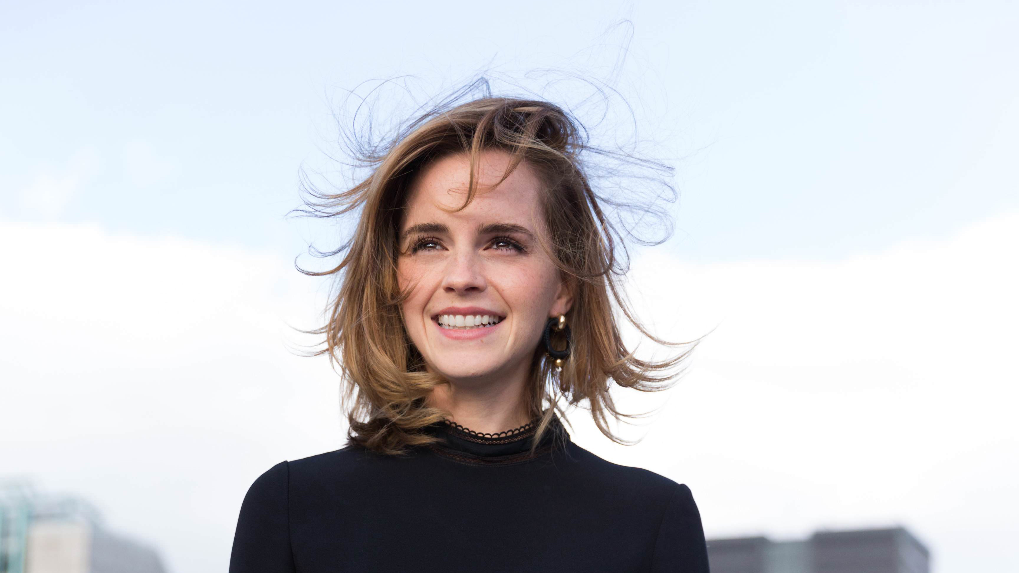 Free download wallpaper Emma Watson, Smile, English, Brunette, Celebrity, Actress on your PC desktop