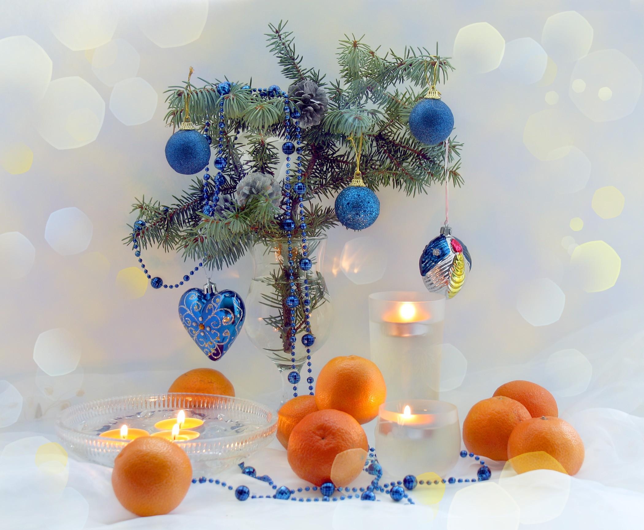 74094 завантажити шпалери мандарини, новий рік, свята, свічки, свято, гілка, ялинкові іграшки - заставки і картинки безкоштовно