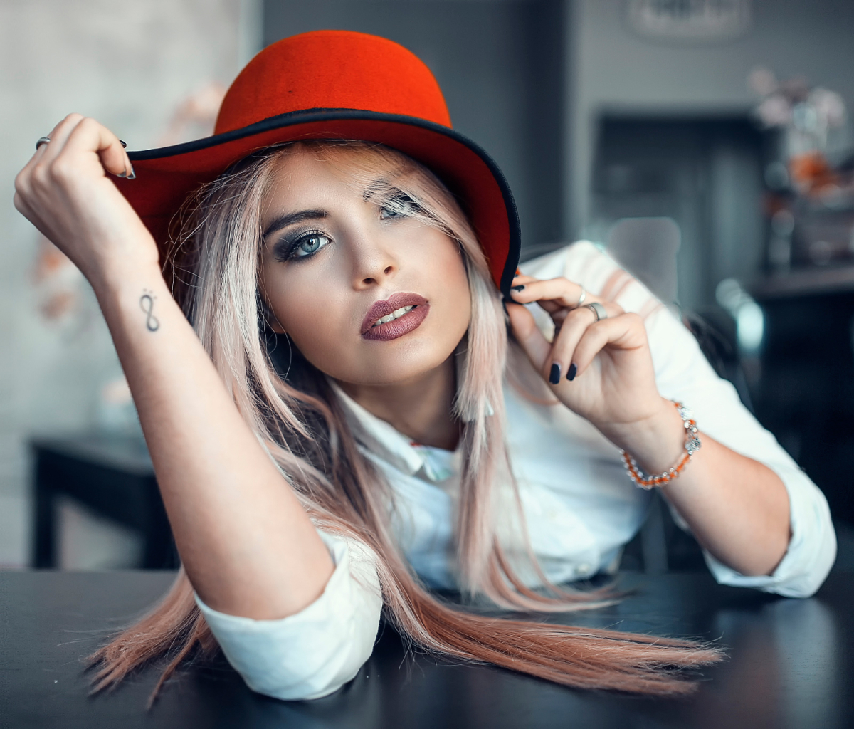 Download mobile wallpaper Blonde, Hat, Model, Women, Blue Eyes for free.