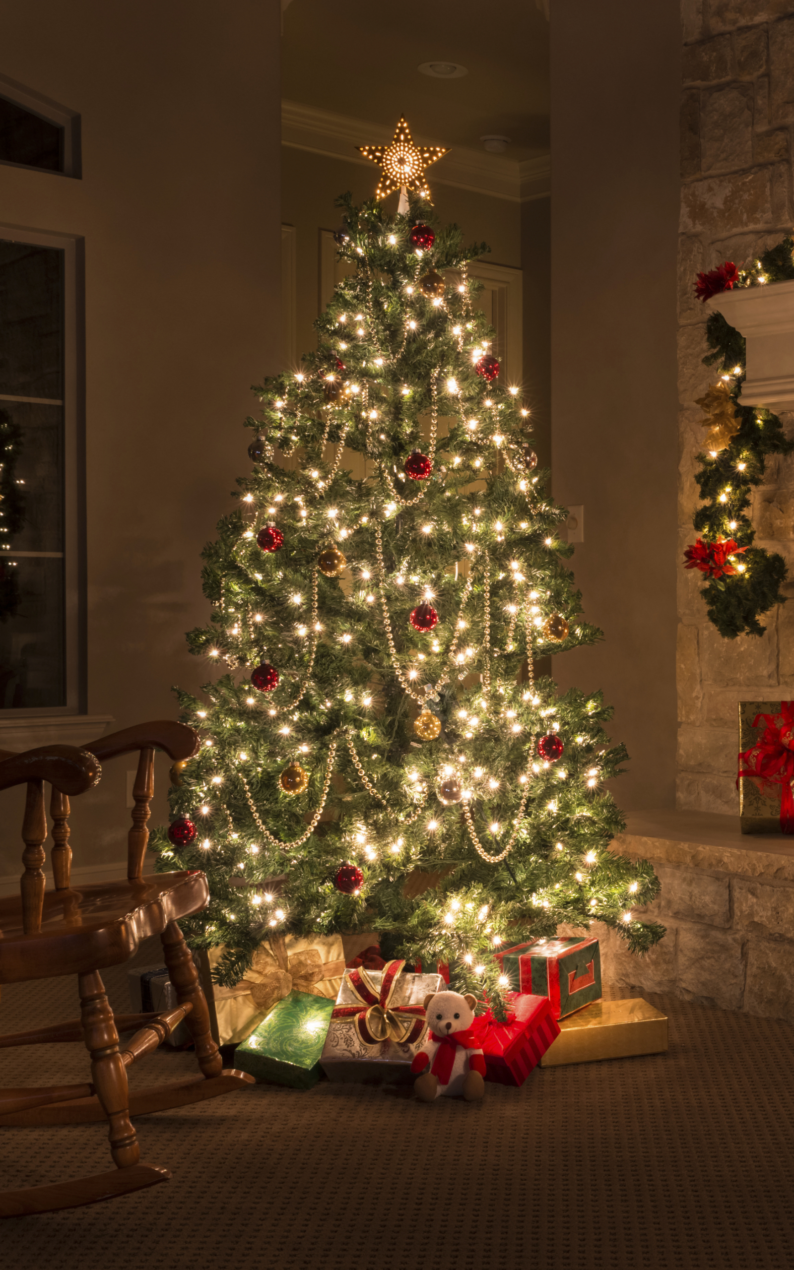 Baixar papel de parede para celular de Natal, Presente, Árvore De Natal, Enfeites De Natal, Feriados, Luzes De Natal gratuito.
