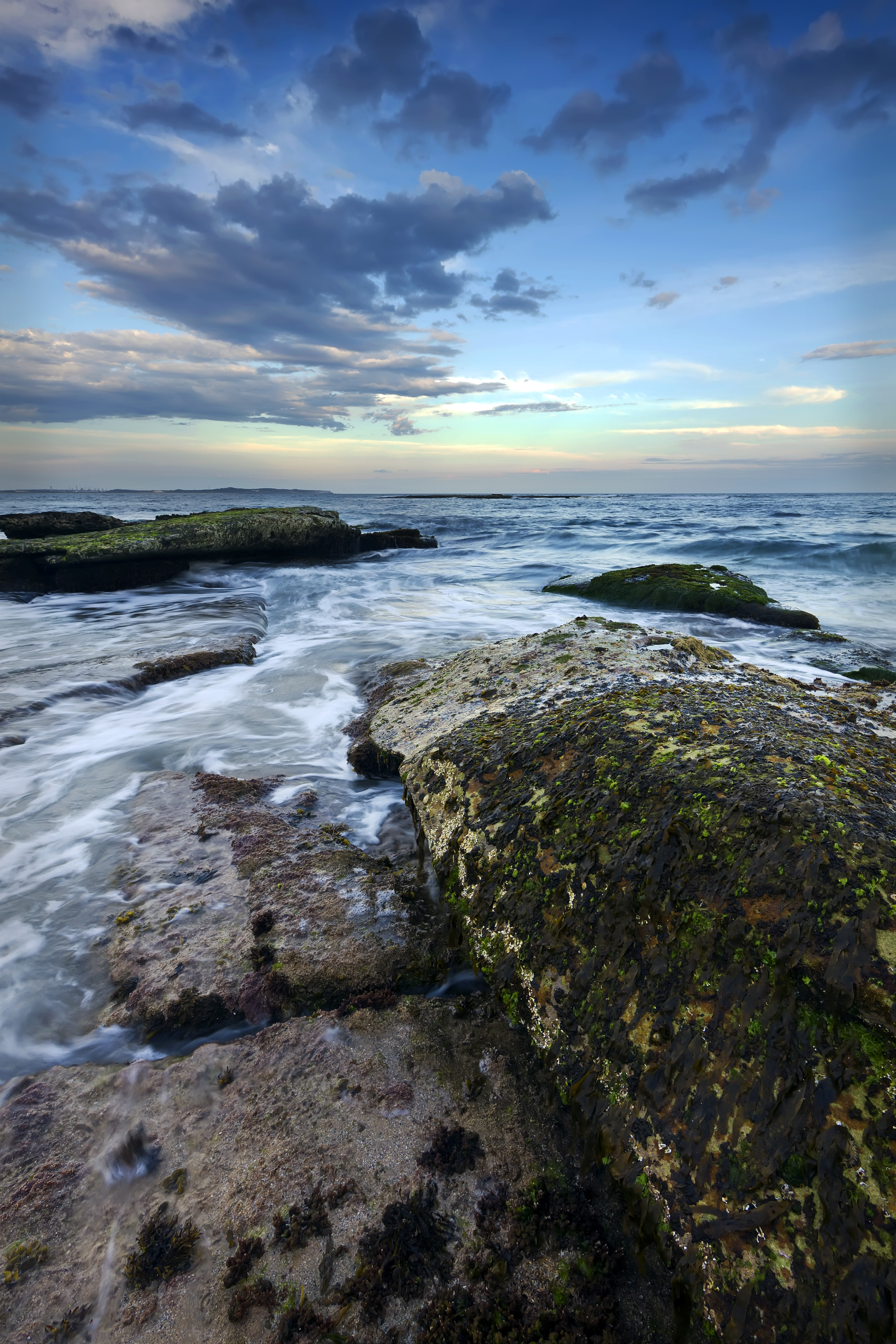 Handy-Wallpaper Stones, Horizont, Natur, Waves, Sea kostenlos herunterladen.