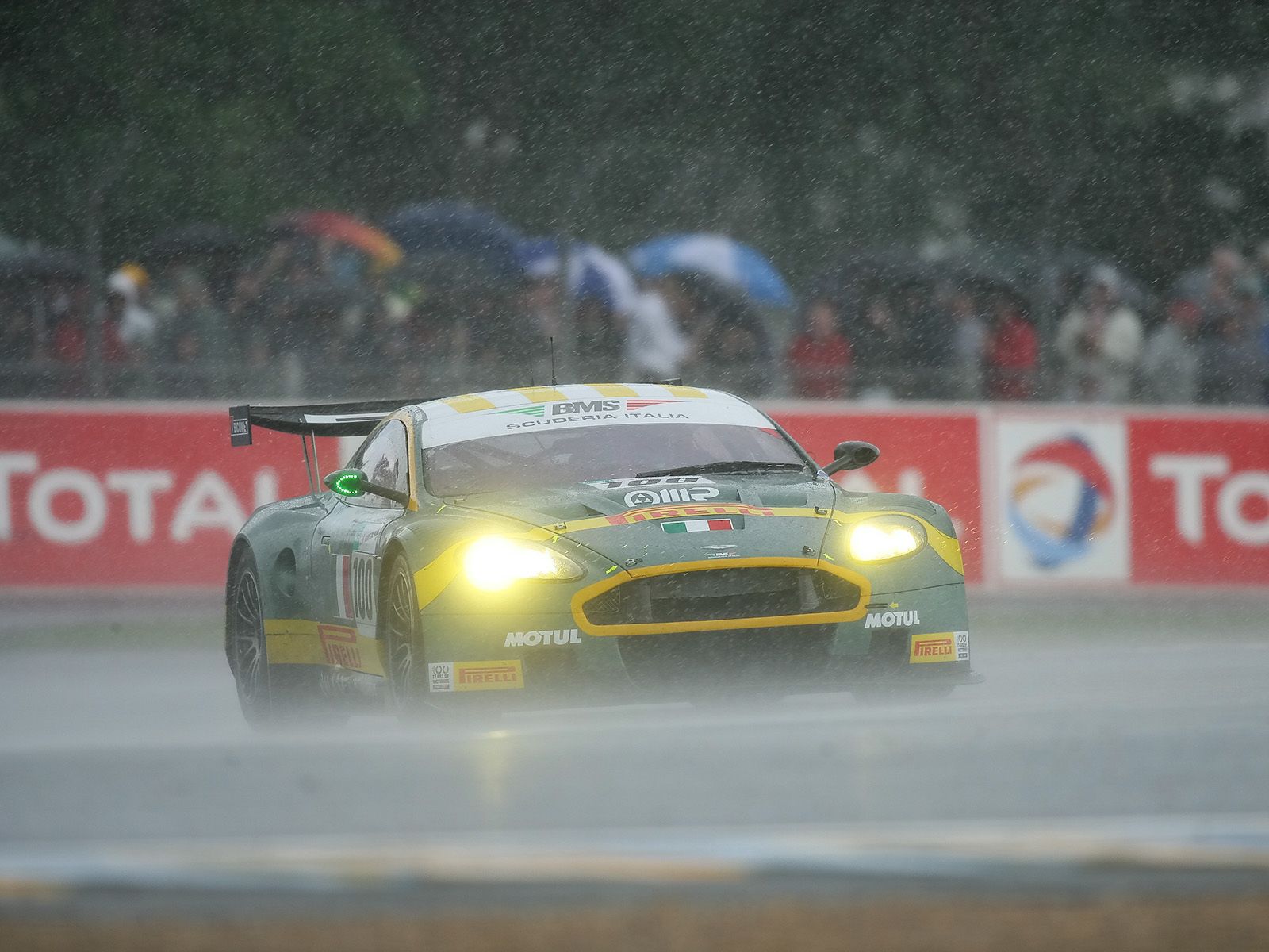 front view, cars, rain, sports, auto, aston martin, green, speed, style, 2005, racing car, dbr9 HD wallpaper
