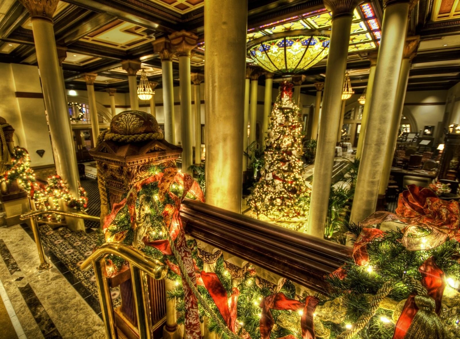 holidays, decorations, christmas, holiday, christmas tree, garland, garlands, column, hall, columns