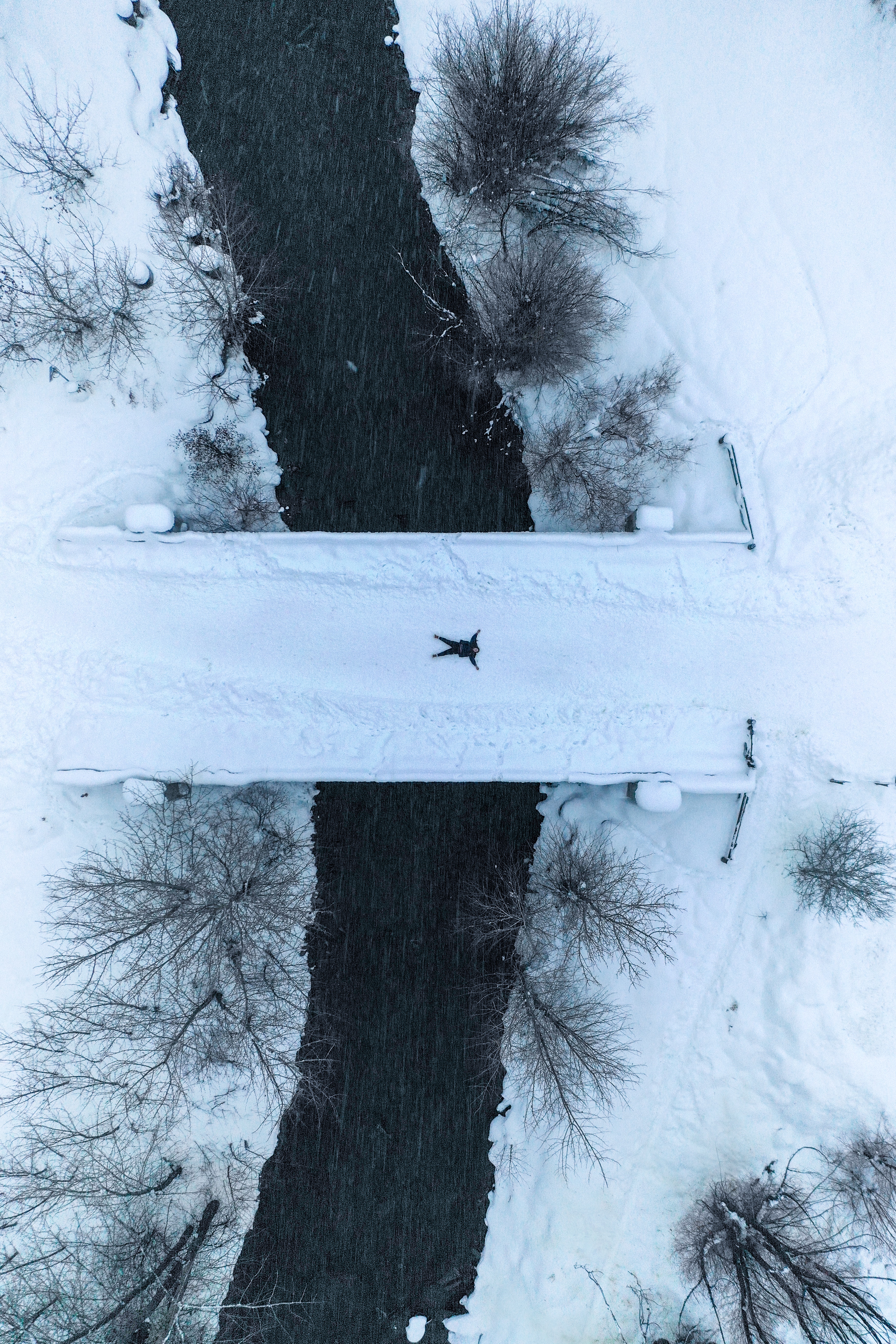 Скачать картинку Природа, Вид Сверху, Снег, Зима, Человек в телефон бесплатно.