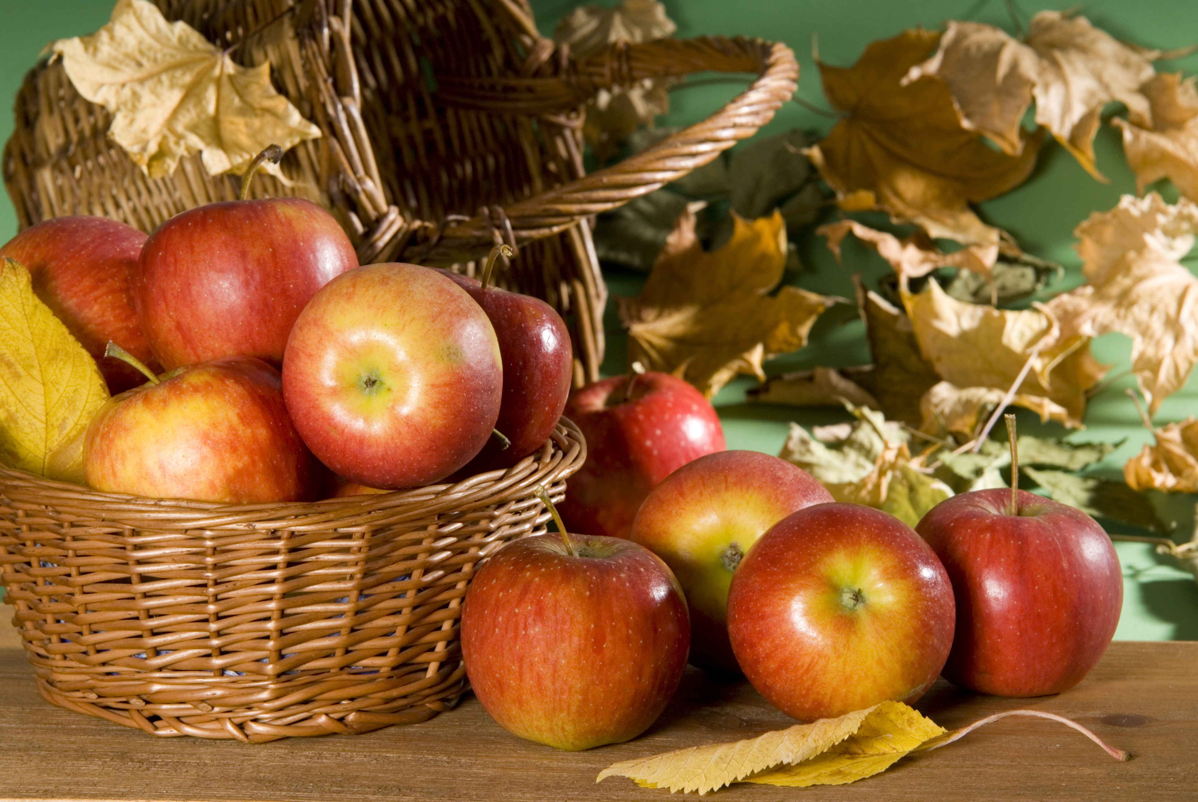 Download mobile wallpaper Fruits, Food, Apple, Leaf, Fall, Basket for free.