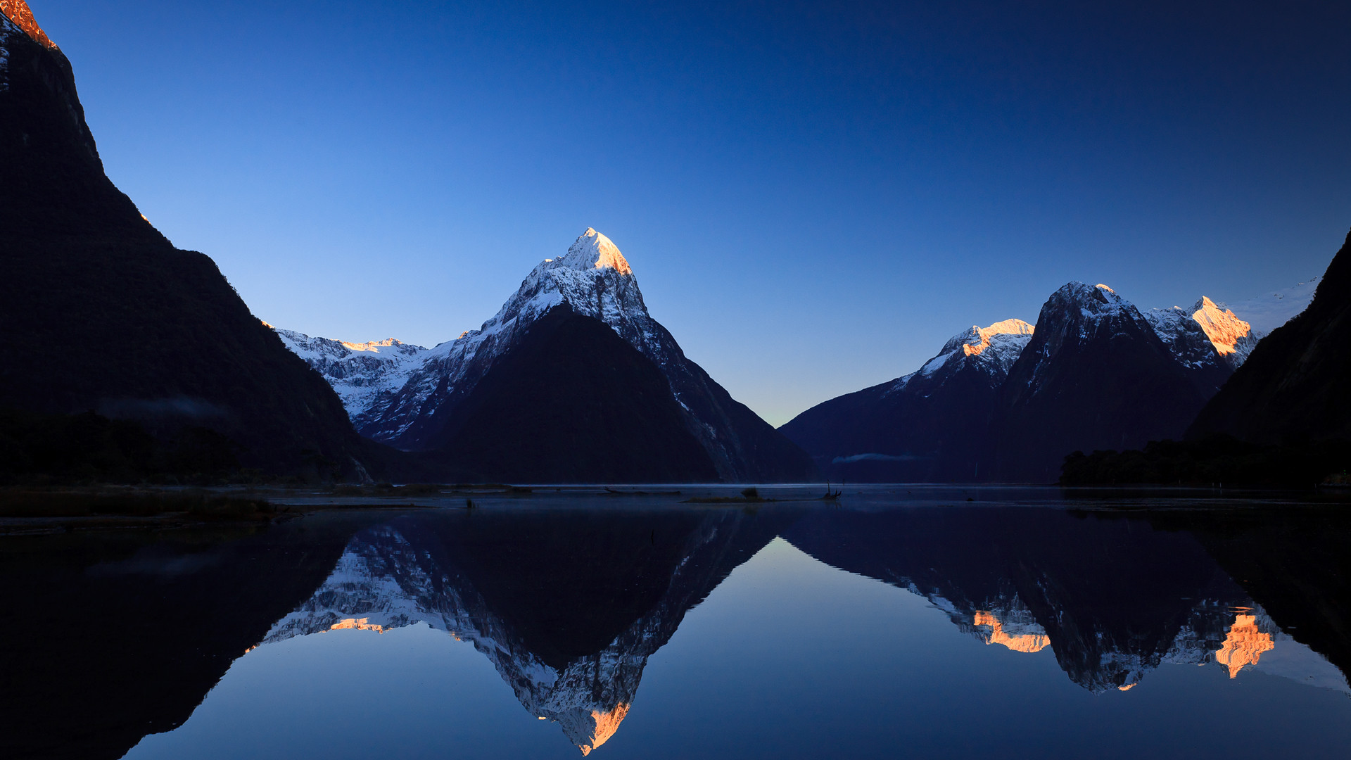 Baixe gratuitamente a imagem Montanha, Lago, Milford Sound, Terra/natureza na área de trabalho do seu PC
