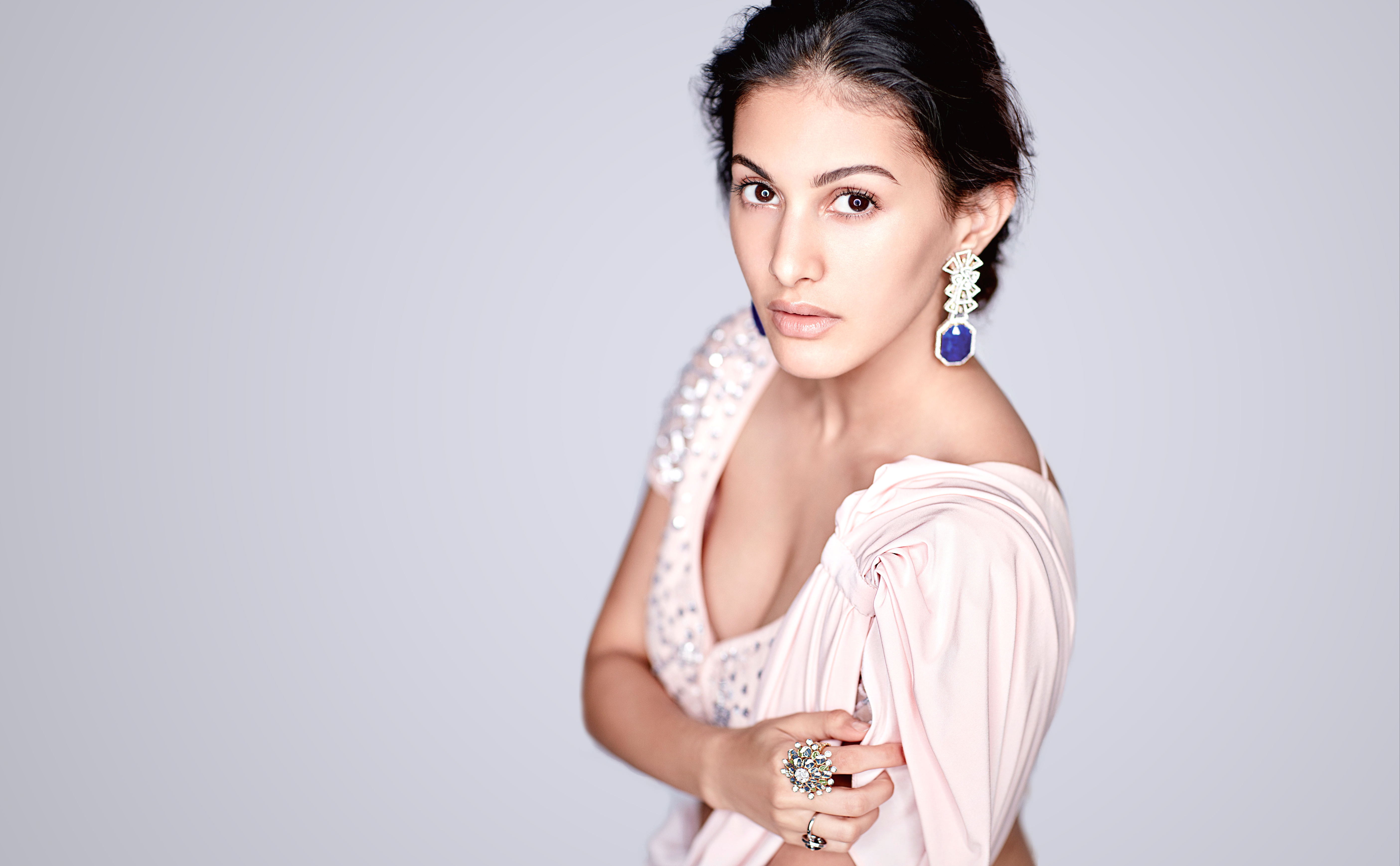 Free download wallpaper Earrings, Indian, Celebrity, Brown Eyes, Black Hair, Actress, Bollywood, Amyra Dastur on your PC desktop
