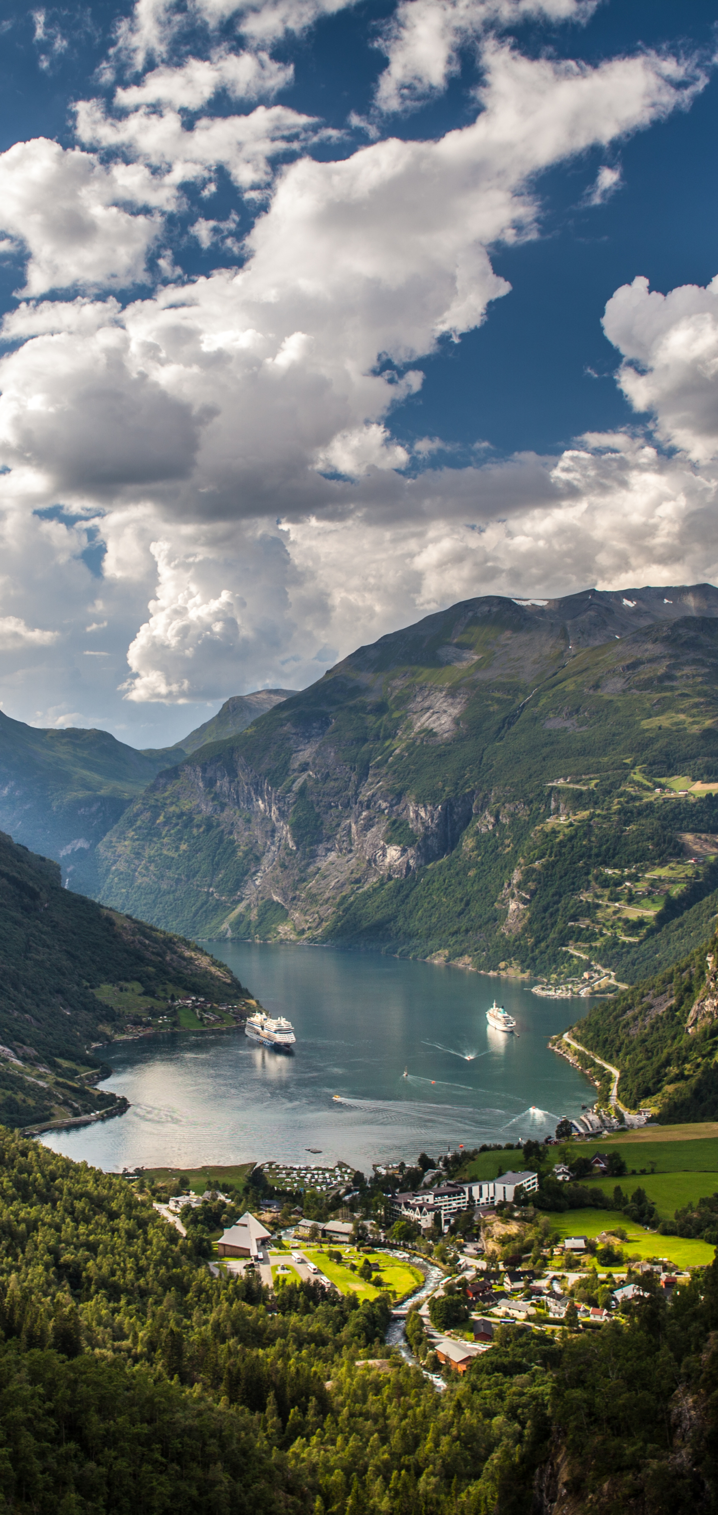 1333955 télécharger le fond d'écran terre/nature, geirangerfjord, bateau de croisière, fjord, norvège, scandinavie, geiranger, montagne, nuage - économiseurs d'écran et images gratuitement