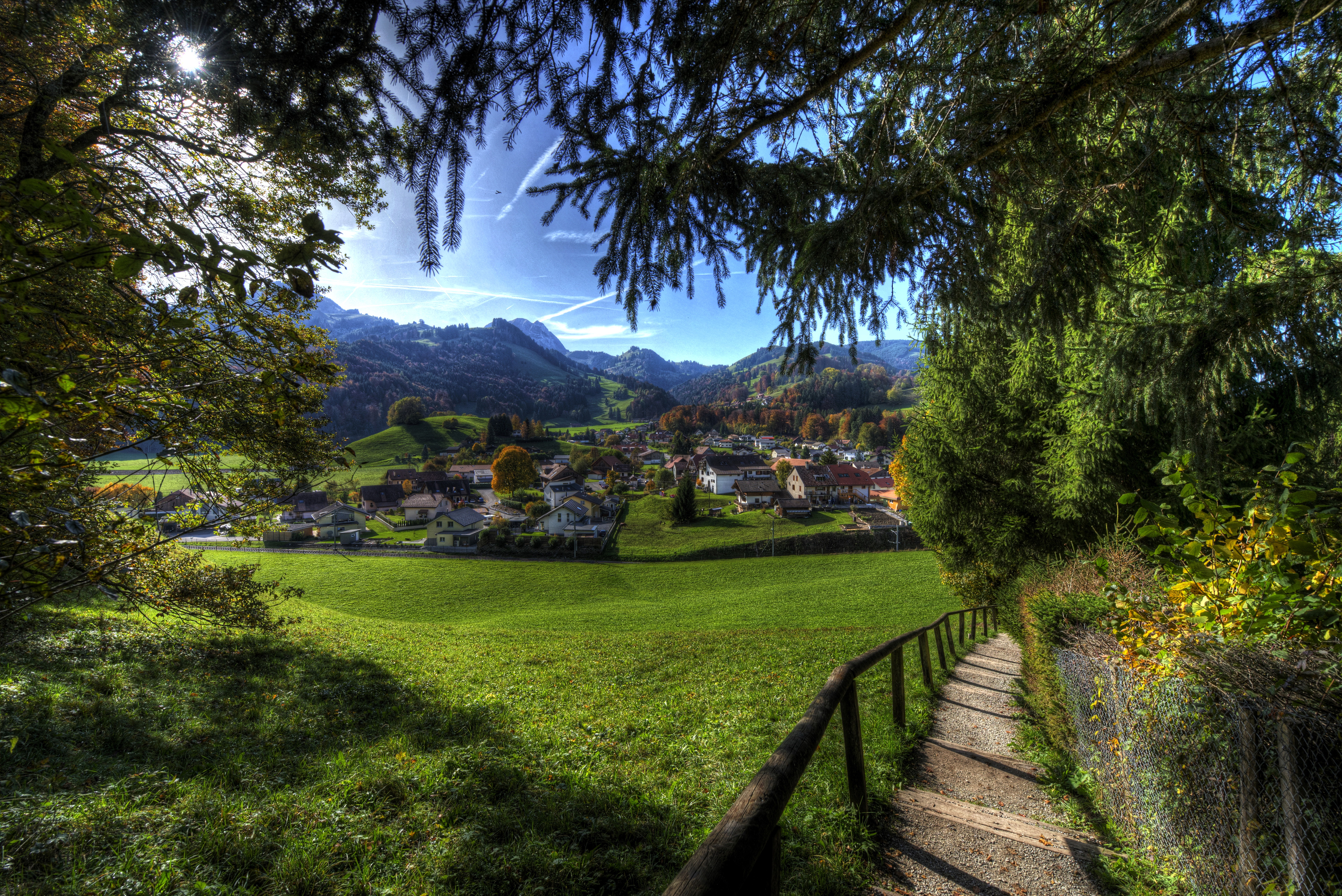 Handy-Wallpaper Baum, Haus, Dorf, Schweiz, Gebirge, Menschengemacht kostenlos herunterladen.