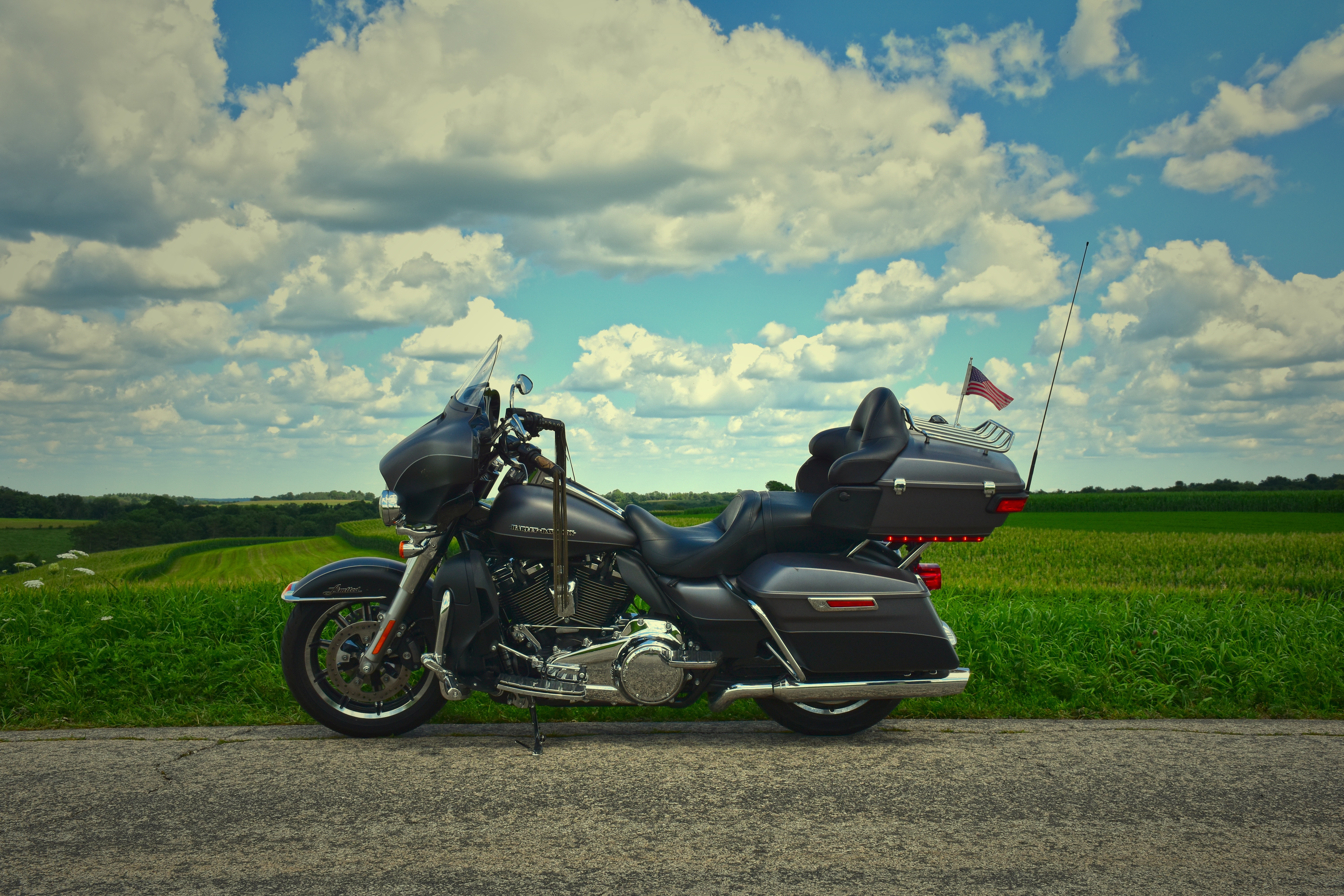 Laden Sie das Clouds, Straße, Reise, Motorrad, Fahrrad, Motorräder, Harley Davidson-Bild kostenlos auf Ihren PC-Desktop herunter