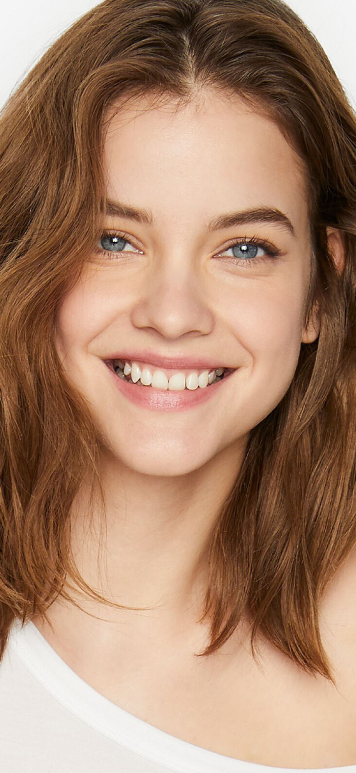 Download mobile wallpaper Smile, Brunette, Model, Blue Eyes, Celebrity, Barbara Palvin, Hungarian for free.