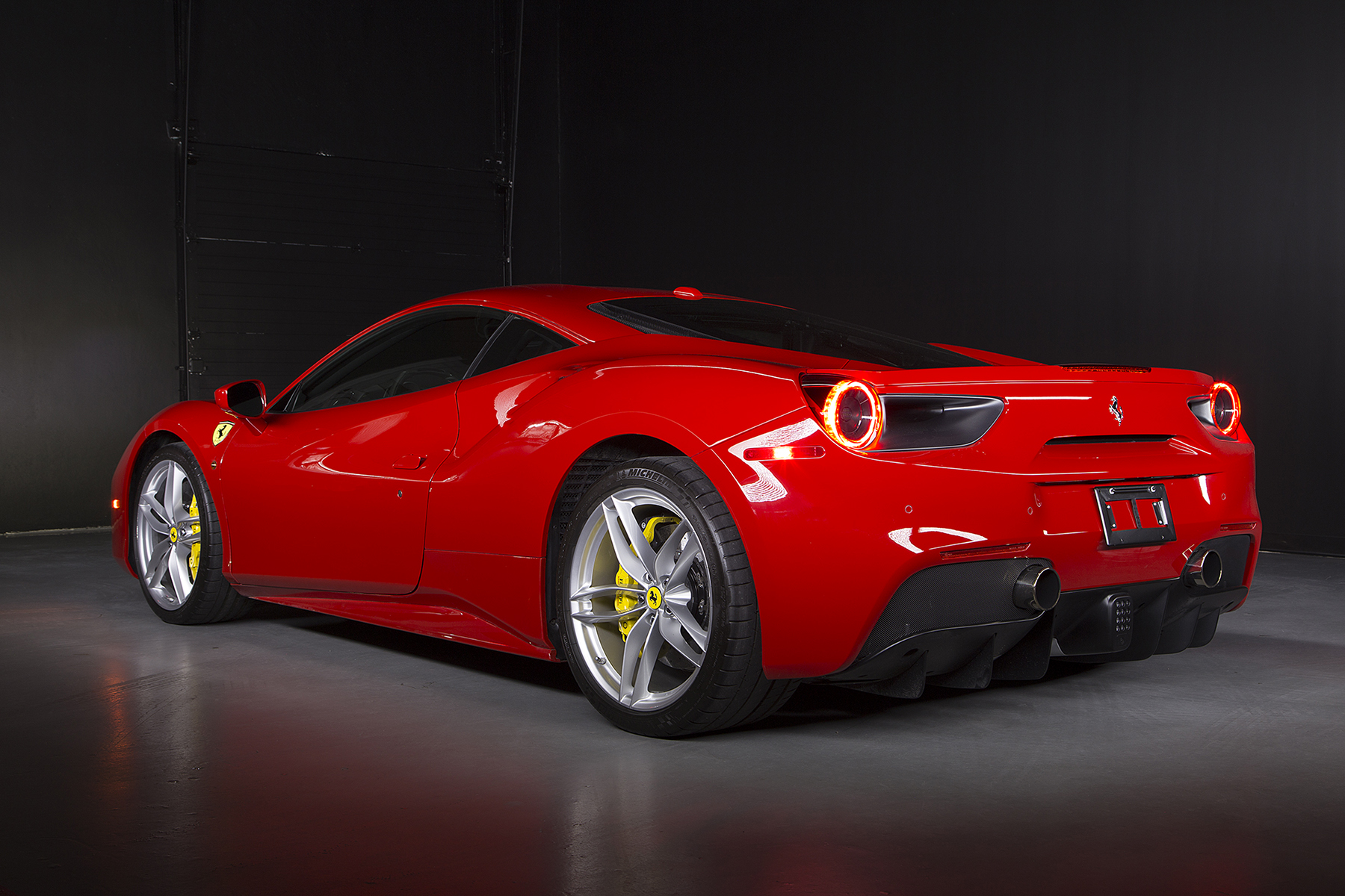 Handy-Wallpaper Ferrari, Supersportwagen, Ferrari 488 Gtb, Fahrzeuge, Ferrari 488 kostenlos herunterladen.