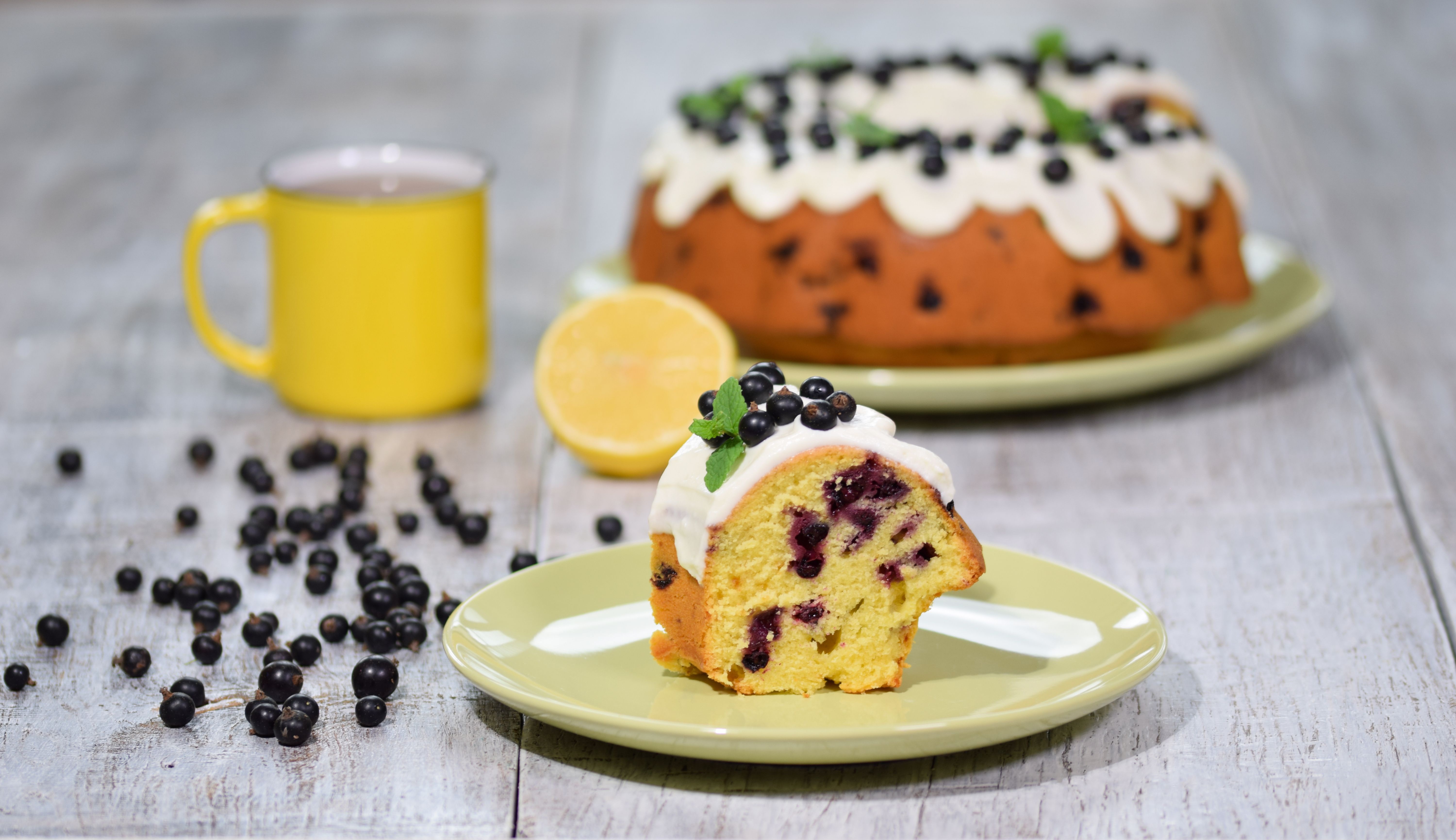 Download mobile wallpaper Food, Cake, Lemon, Mug, Cupcake, Currants for free.
