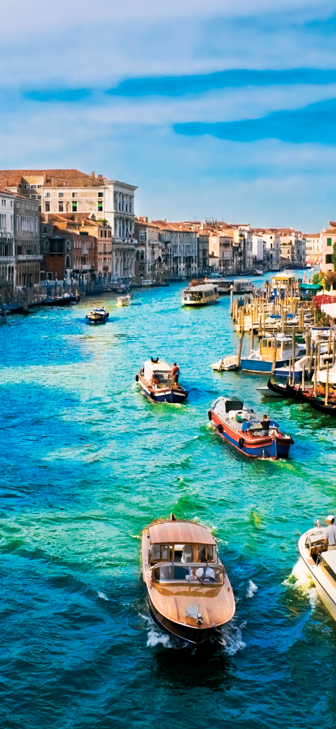 Скачать картинку Города, Италия, Венеция, Город, Лодка, Канал, Сделано Человеком, Большой Канал в телефон бесплатно.