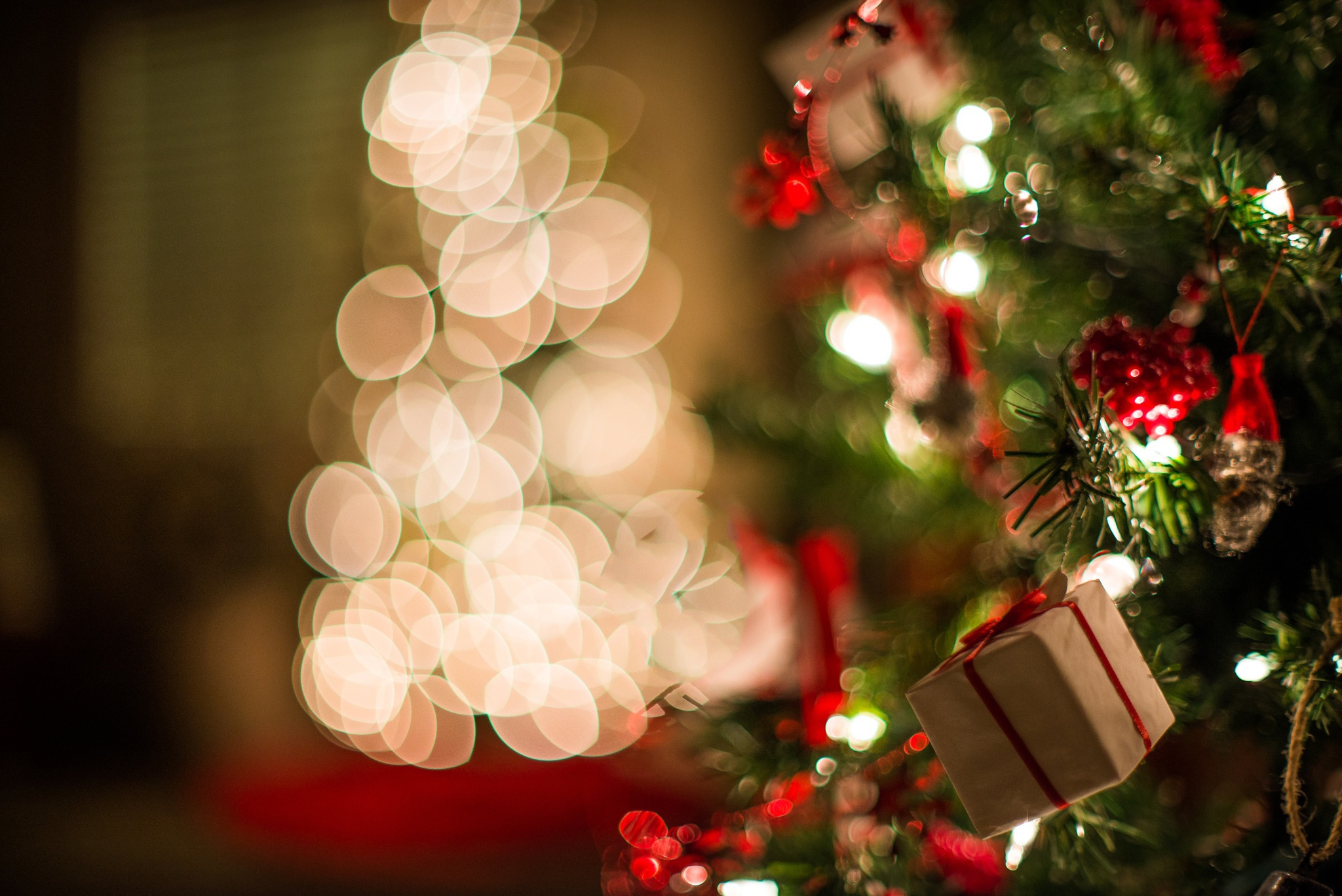 Download mobile wallpaper Christmas, Holiday, Bokeh, Christmas Ornaments for free.