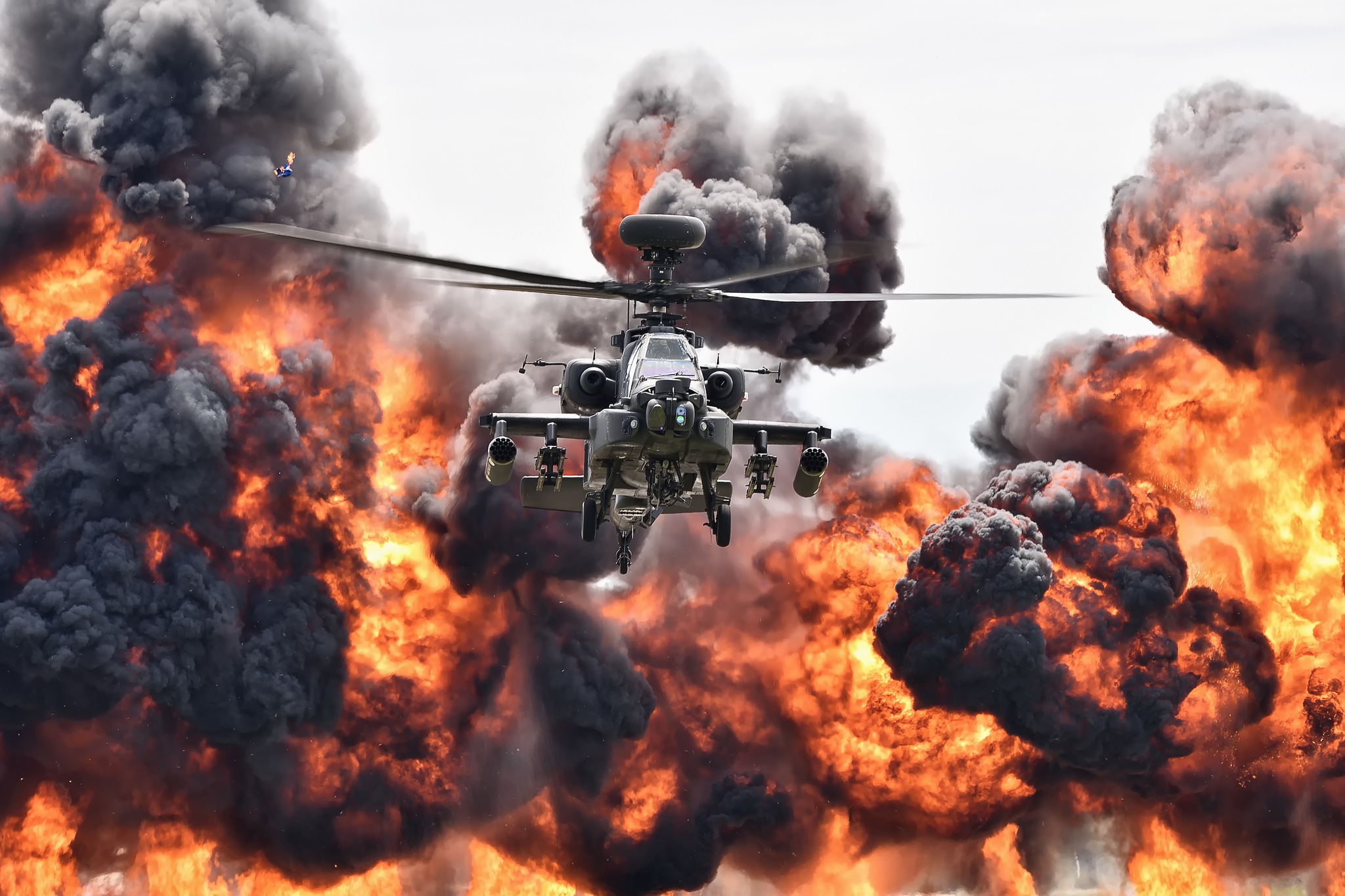 465123画像をダウンロード軍隊, ボーイング ah 64 アパッチ, 航空機, 攻撃ヘリコプター, 爆発, ヘリコプター, 軍用ヘリコプター-壁紙とスクリーンセーバーを無料で