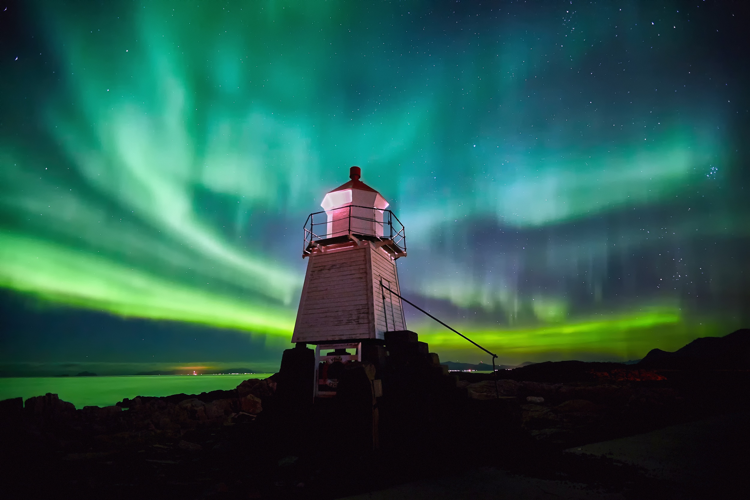 Download mobile wallpaper Night, Lighthouse, Aurora Borealis, Man Made for free.