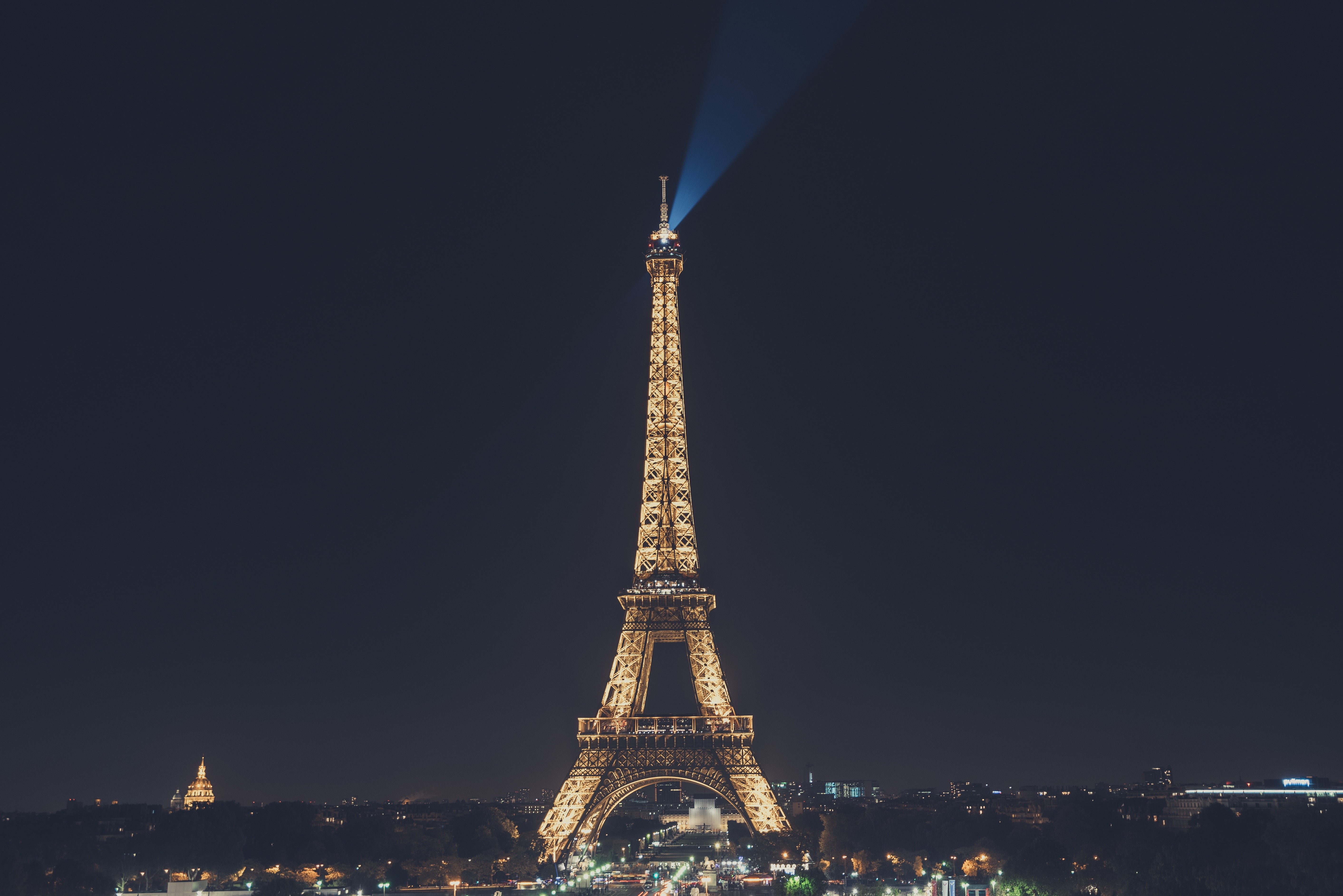 PCデスクトップにパリ, エッフェル塔, モニュメント, 光, フランス, 記念碑, 夜, マンメイド画像を無料でダウンロード