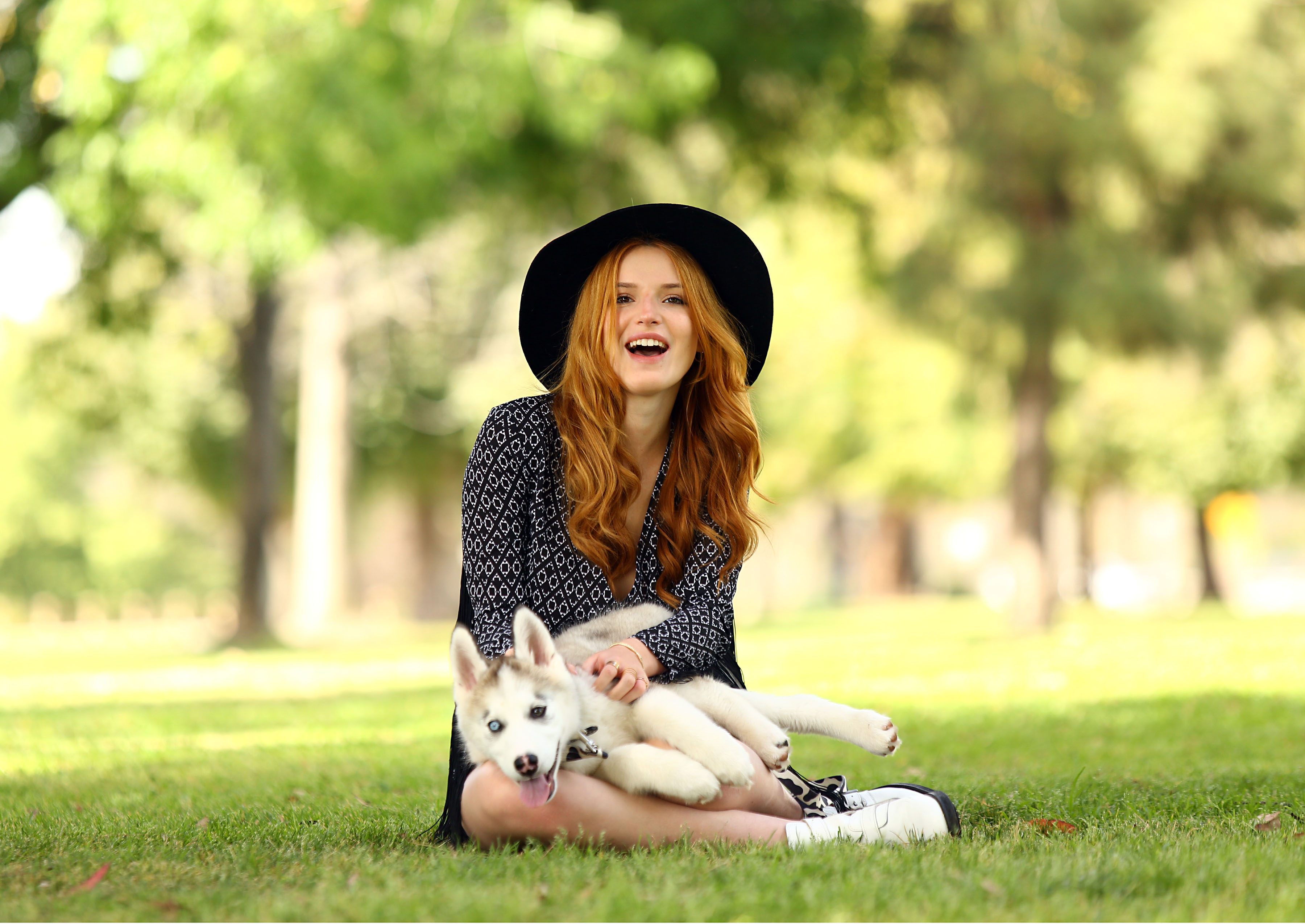 celebrity, bella thorne, actress, american, brown eyes, depth of field, dog, hat, puppy, redhead, smile