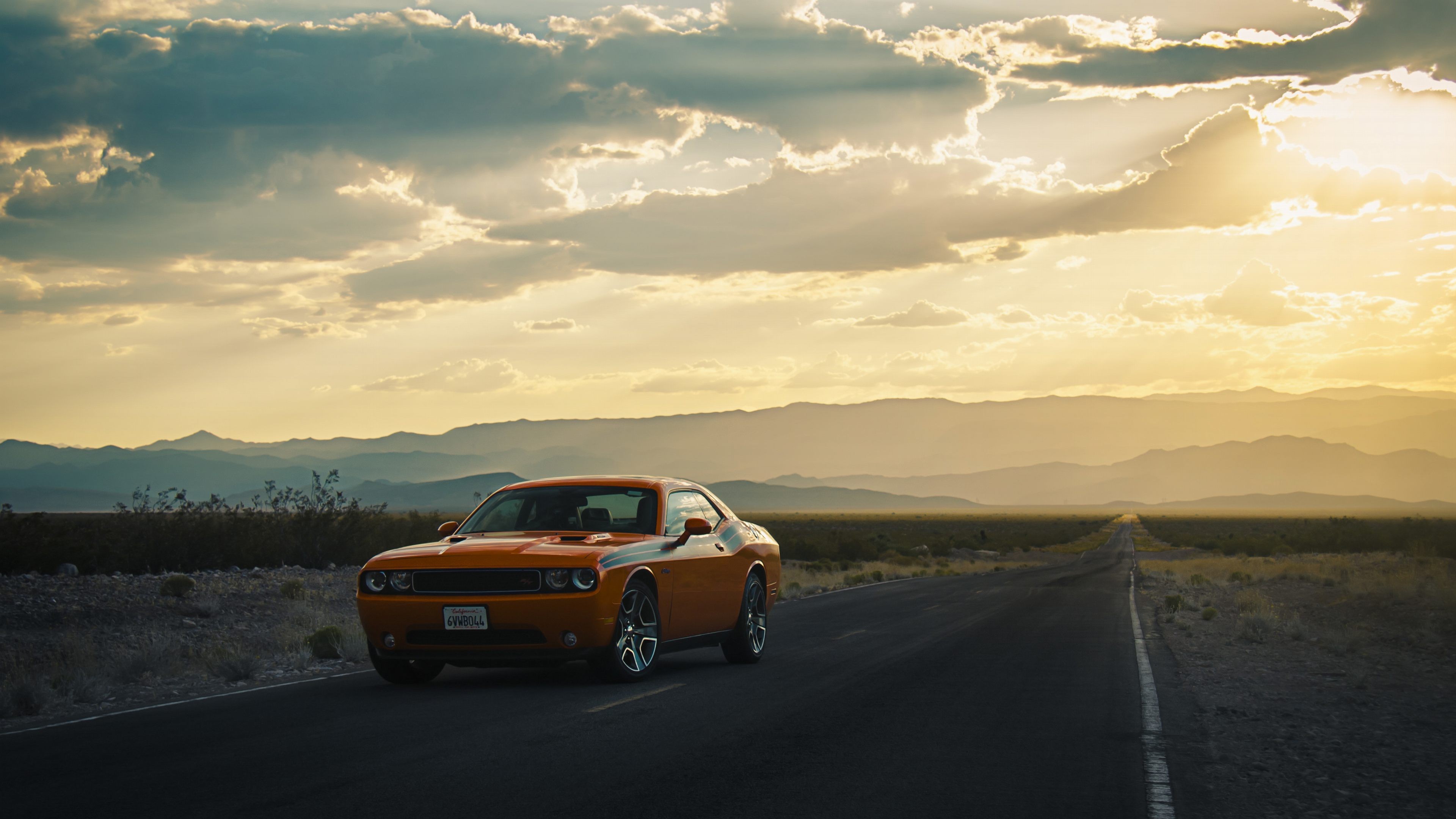 Скачать картинку Dodge Challenger, Дорога, Транспортные Средства, Уклоняться, Оранжевая Машина в телефон бесплатно.