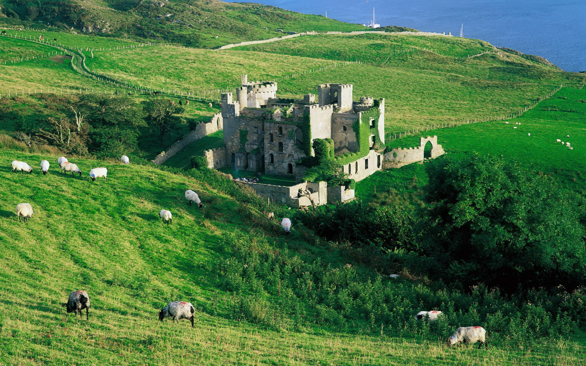 Laden Sie Clifden Castle HD-Desktop-Hintergründe herunter