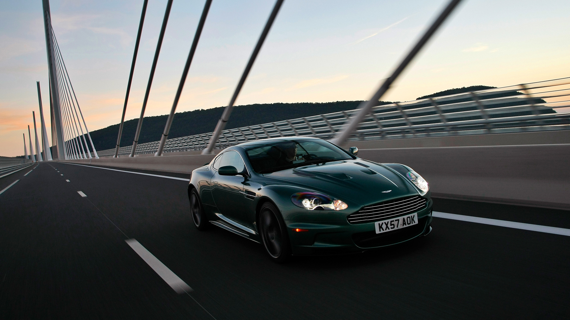 Los mejores fondos de pantalla de Aston Martin Dbs V12 para la pantalla del teléfono