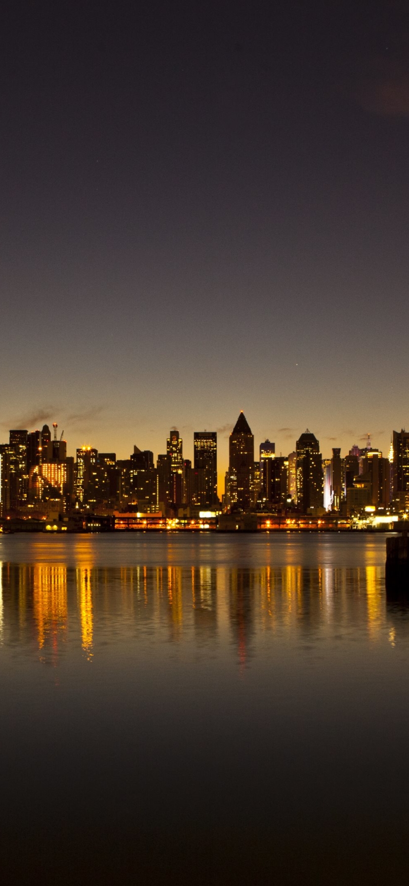 Скачать картинку Города, Ночь, Нью Йорк, Сделано Человеком в телефон бесплатно.