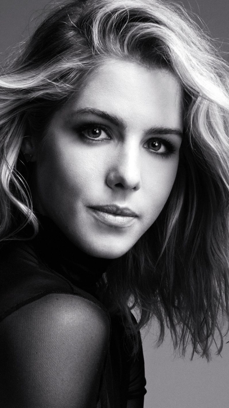 Download mobile wallpaper Monochrome, Face, Celebrity, Actress, Emily Bett Rickards for free.